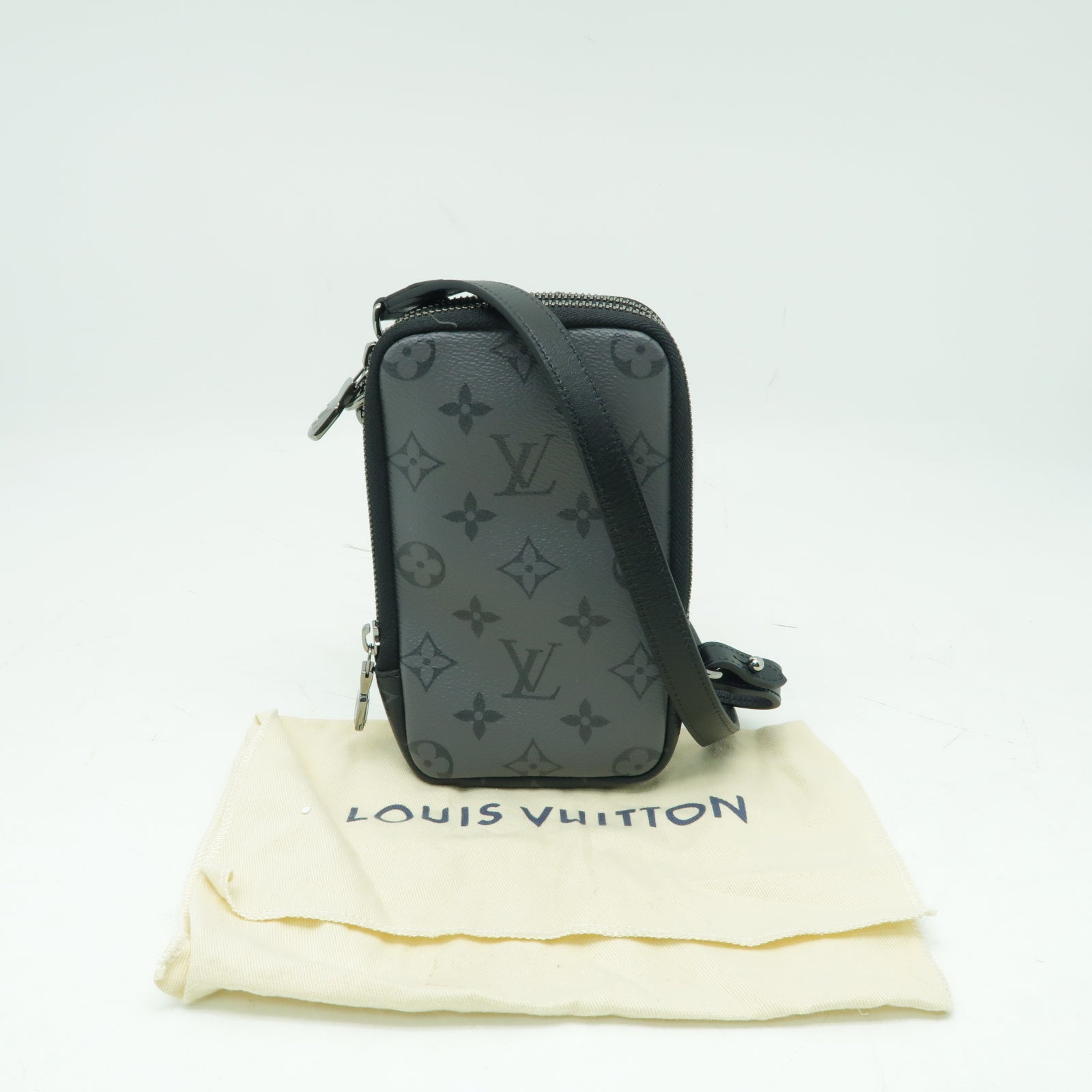 LOUIS VUITTON Monogram Eclipse Reverse Double Phone Pouch銀扣肩背袋黑色/灰色