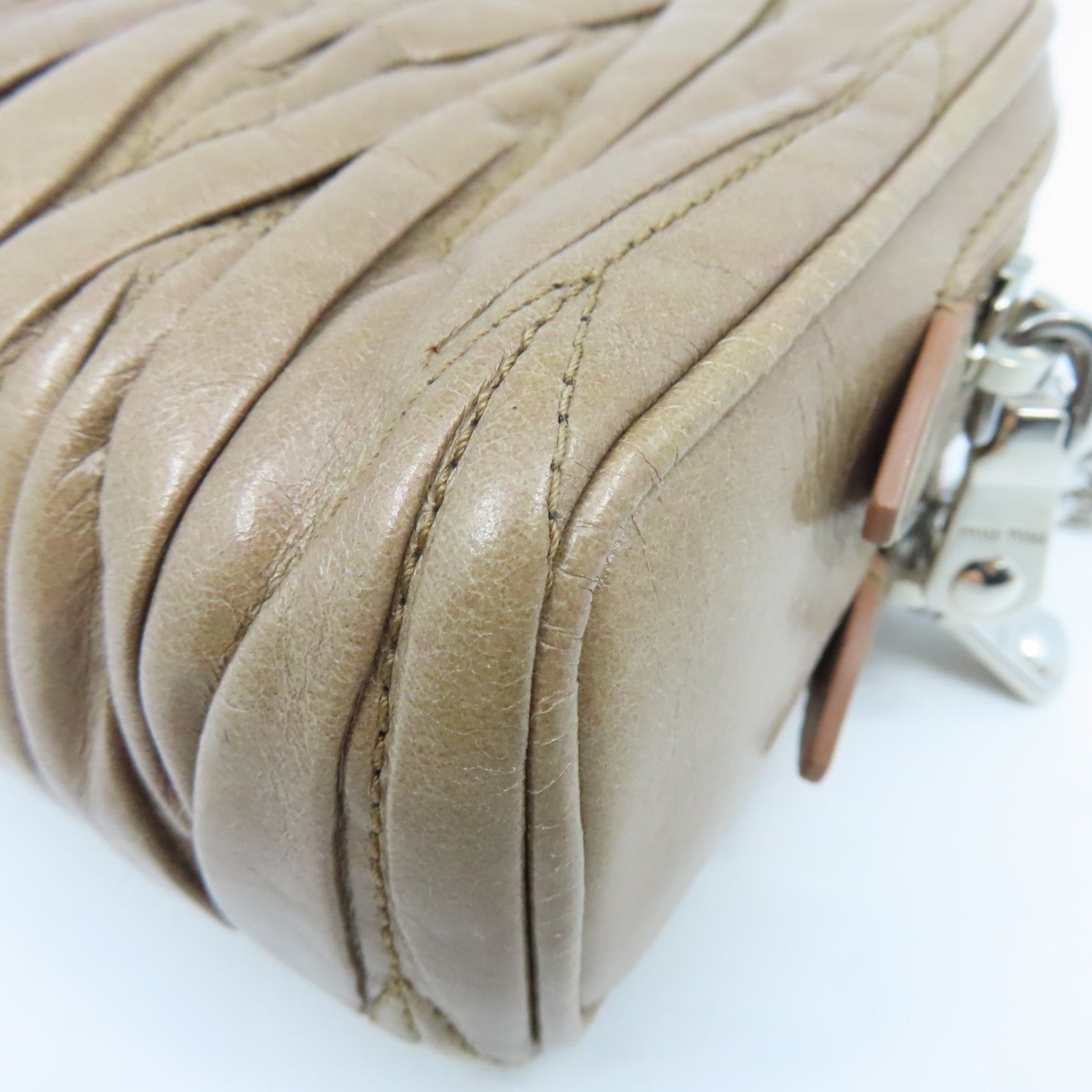 Miu Miu 牛皮皮革Chain Shoulder bag银扣链带肩背袋米色