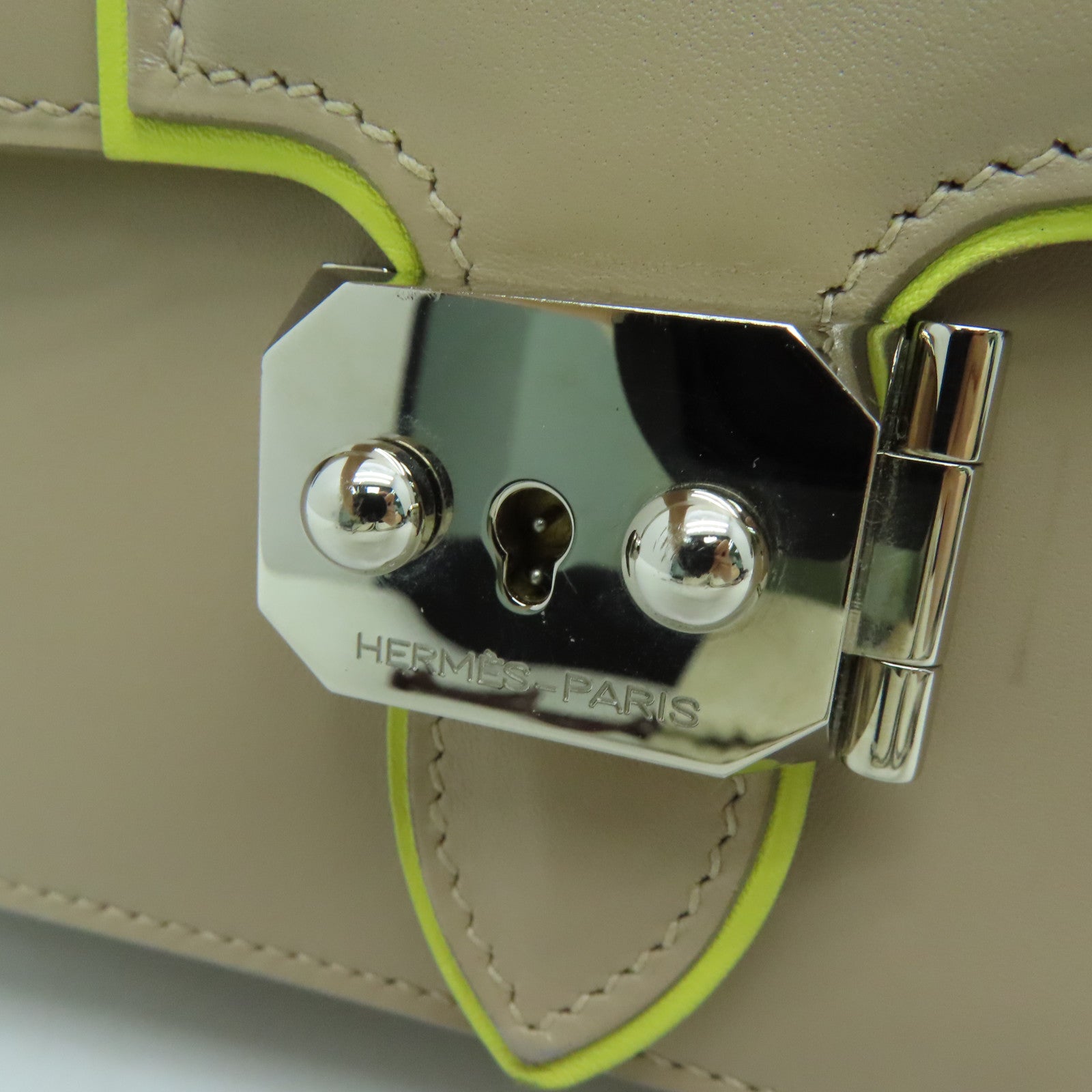 HERMES [Sharp discount] Swift leather Illico Elan silver buckle handle bag beige yellow