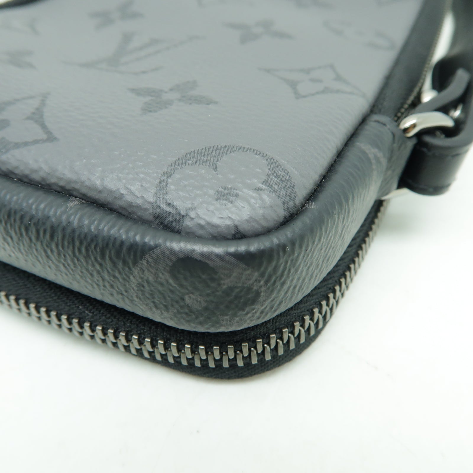 LOUIS VUITTON Monogram Eclipse Reverse Double Phone Pouch銀扣肩背袋黑色/灰色