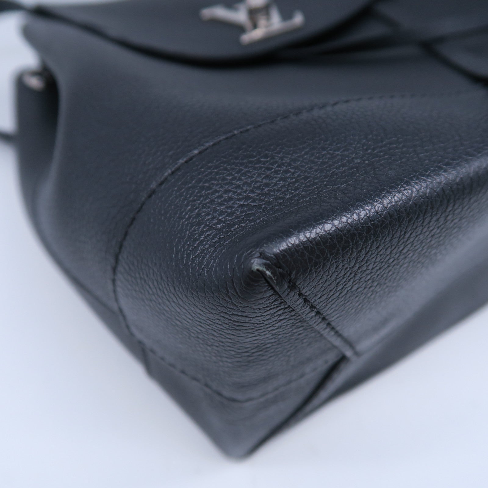 LOUIS VUITTON 牛皮皮革Lockme Backpack銀扣背包黑色