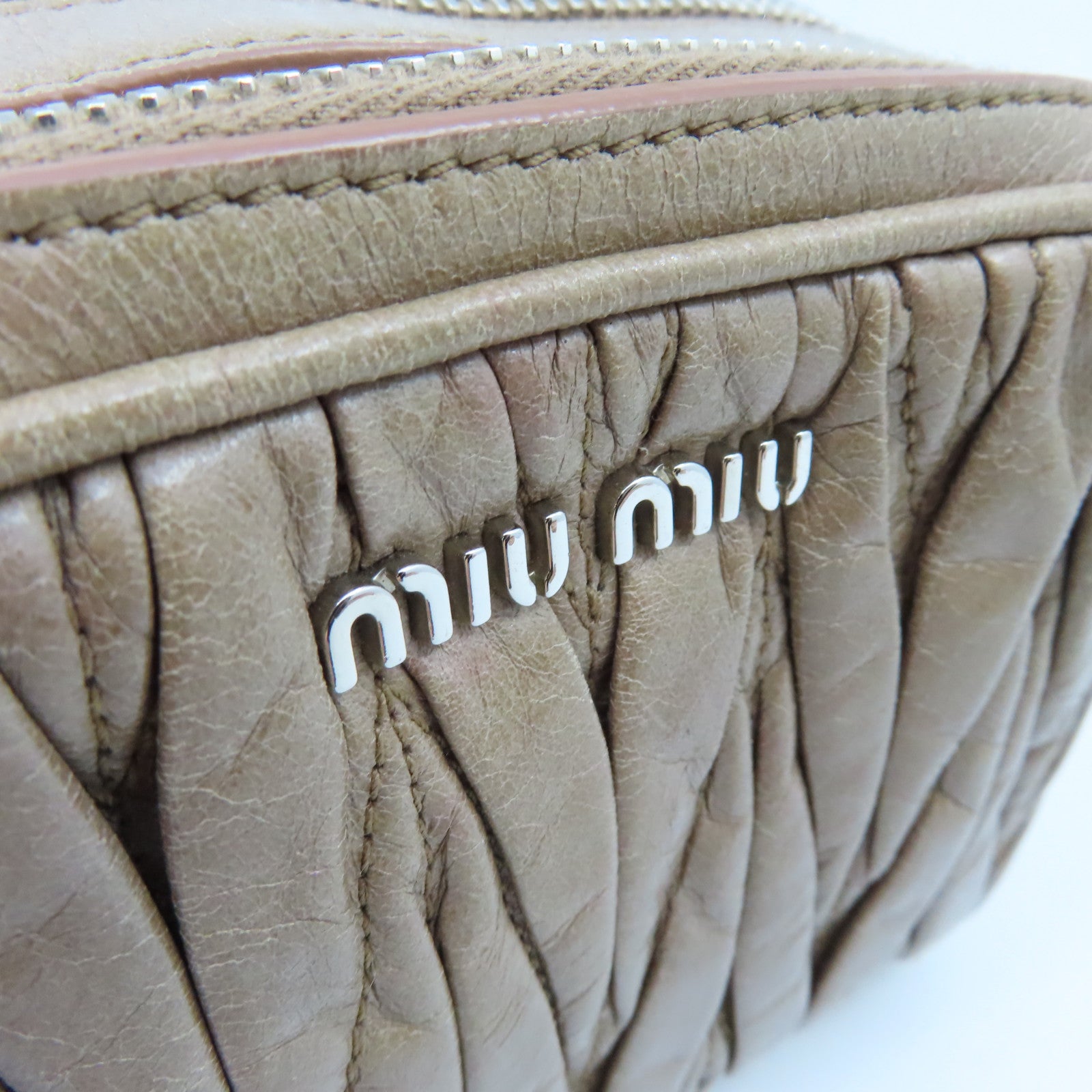Miu Miu 牛皮皮革Chain Shoulder bag银扣链带肩背袋米色