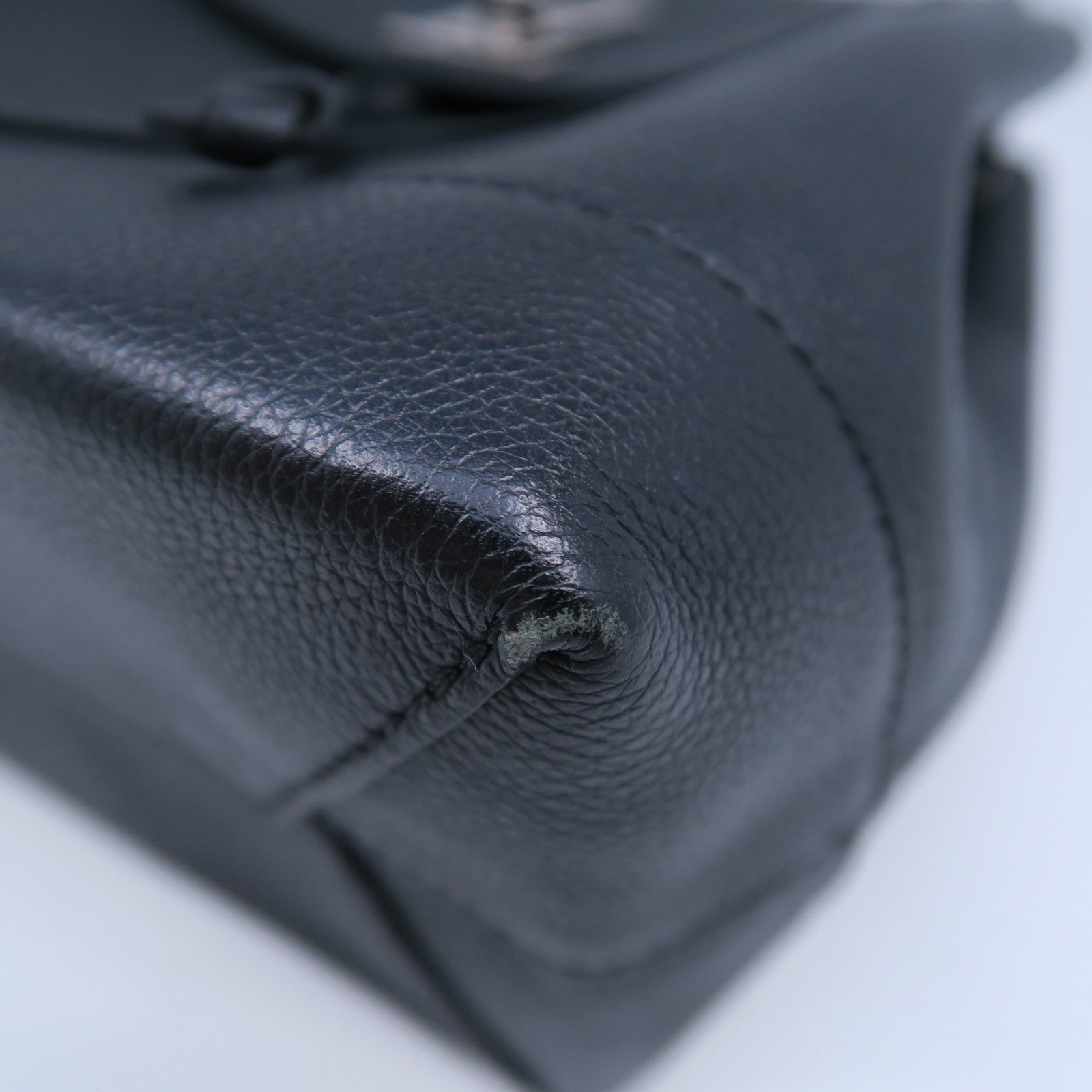 LOUIS VUITTON 牛皮皮革Lockme Backpack銀扣背包黑色