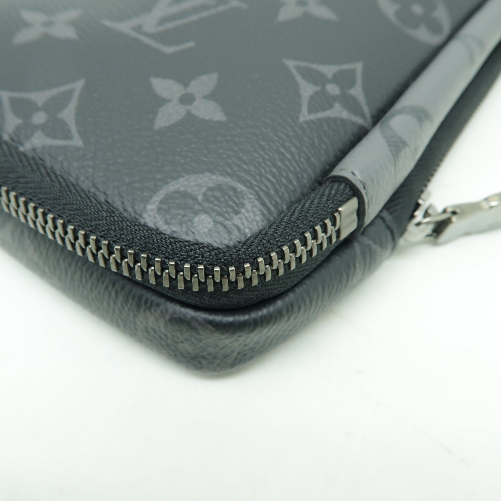 LOUIS VUITTON Monogram Eclipse Reverse Double Phone Pouch銀扣肩背袋黑色/灰色