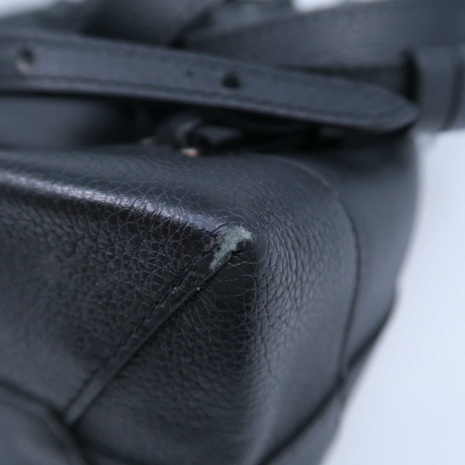 LOUIS VUITTON 牛皮皮革Lockme Backpack銀扣背包黑色