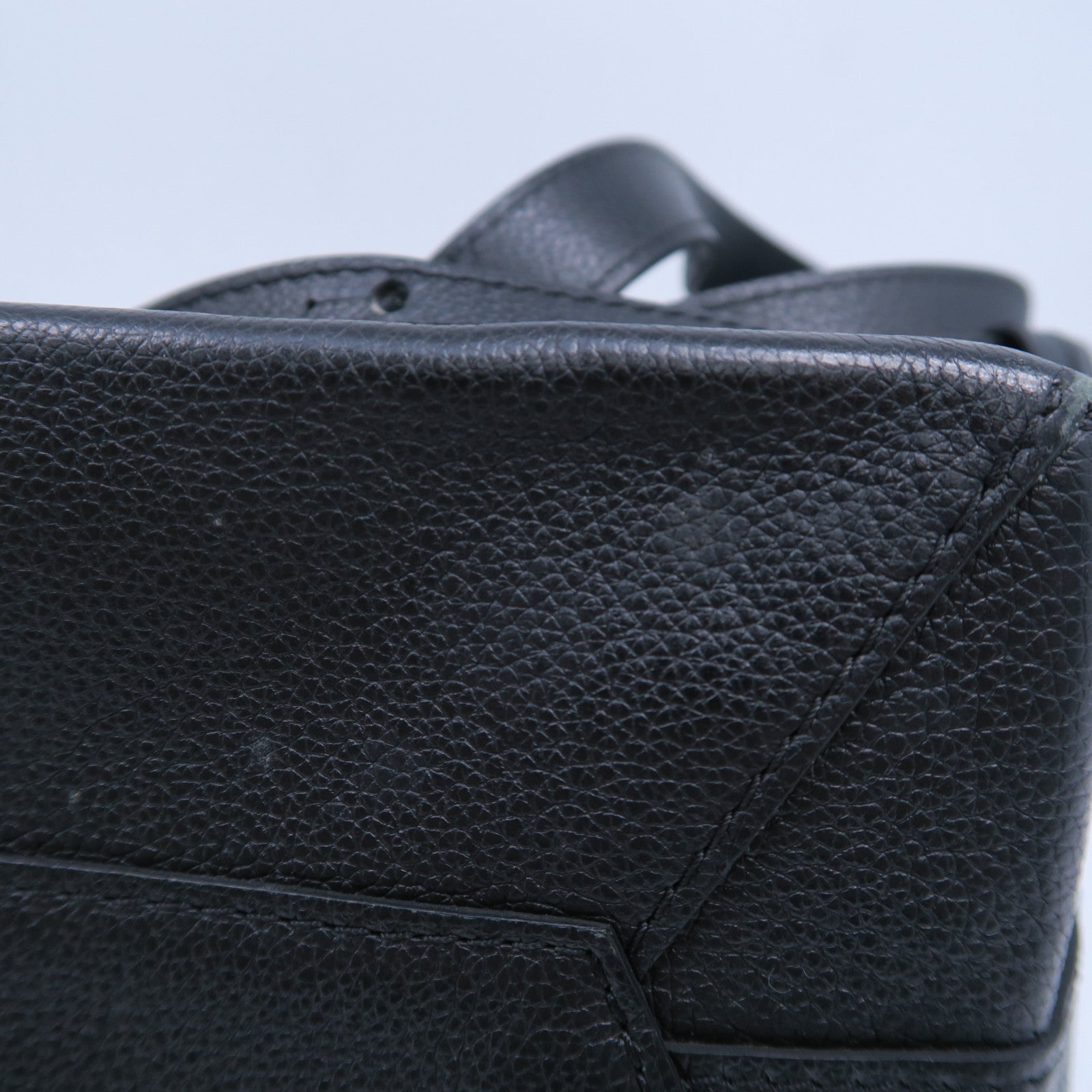 LOUIS VUITTON 牛皮皮革Lockme Backpack銀扣背包黑色