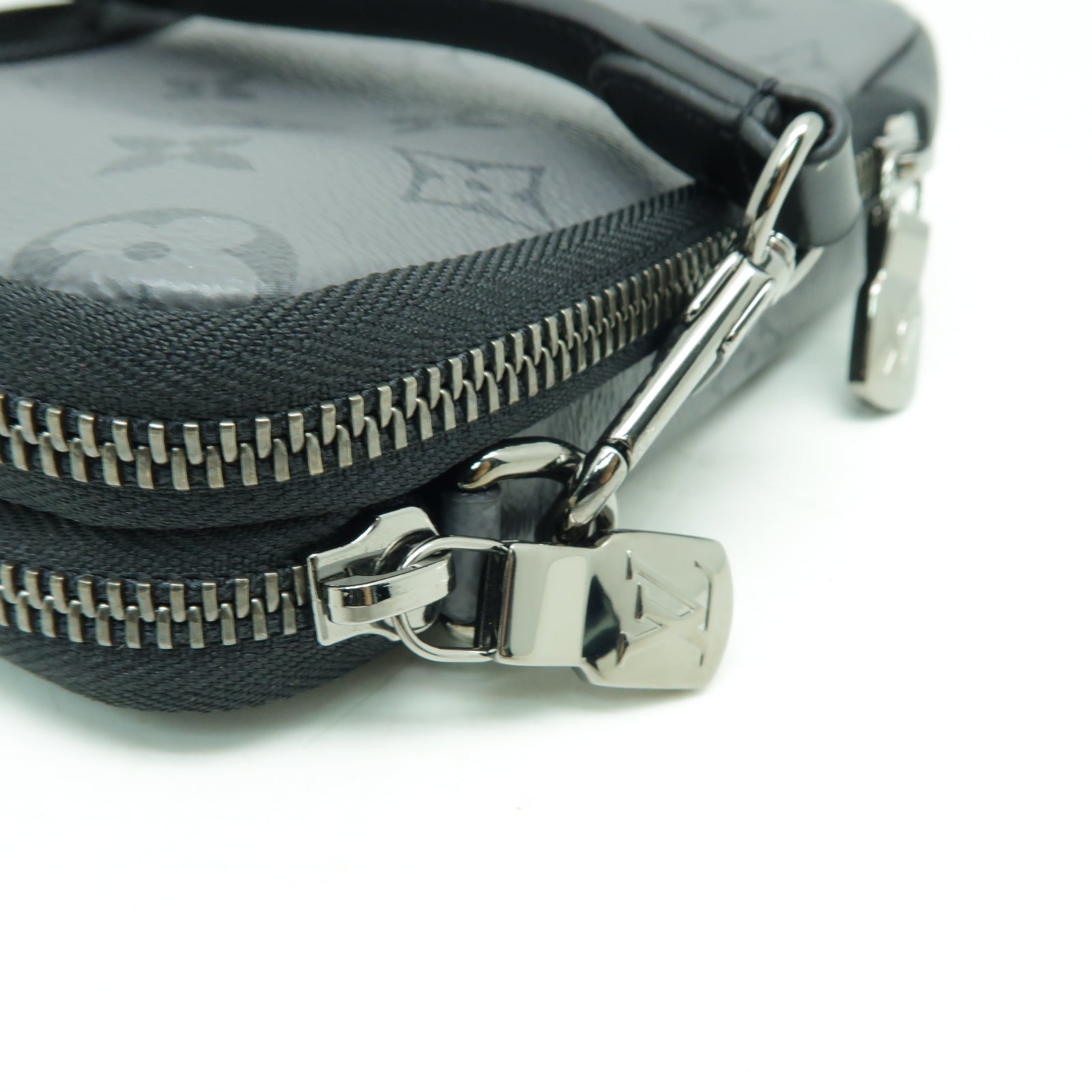 LOUIS VUITTON Monogram Eclipse Reverse Double Phone Pouch銀扣肩背袋黑色/灰色