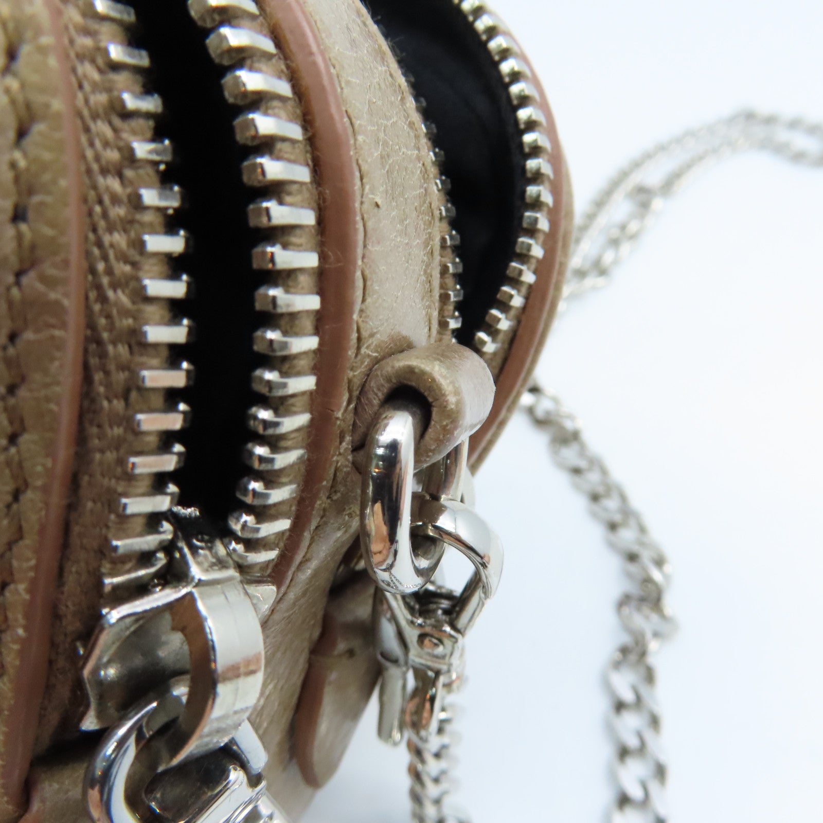 Miu Miu 牛皮皮革Chain Shoulder bag银扣链带肩背袋米色