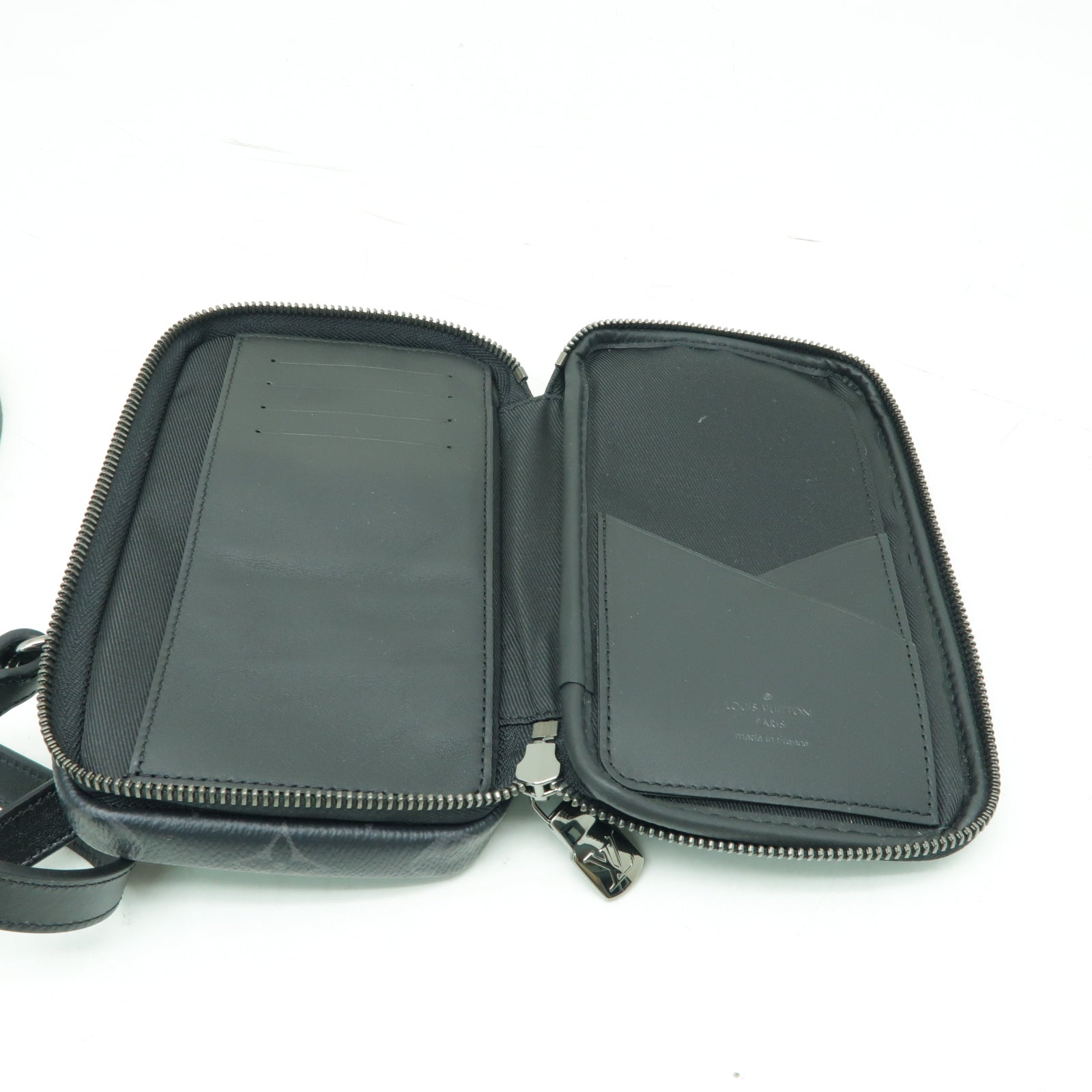 LOUIS VUITTON Monogram Eclipse Reverse Double Phone Pouch銀扣肩背袋黑色/灰色