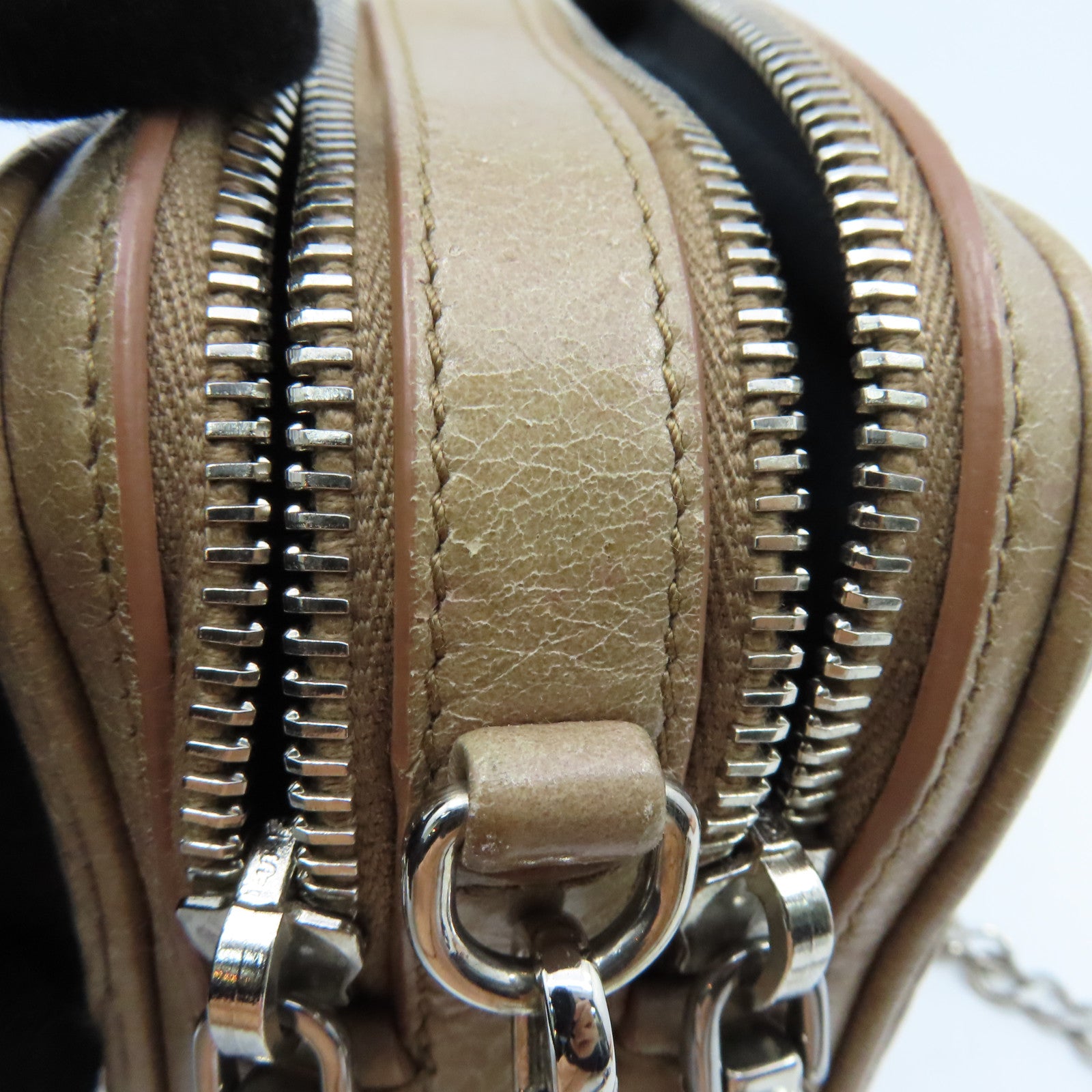 Miu Miu 牛皮皮革Chain Shoulder bag银扣链带肩背袋米色