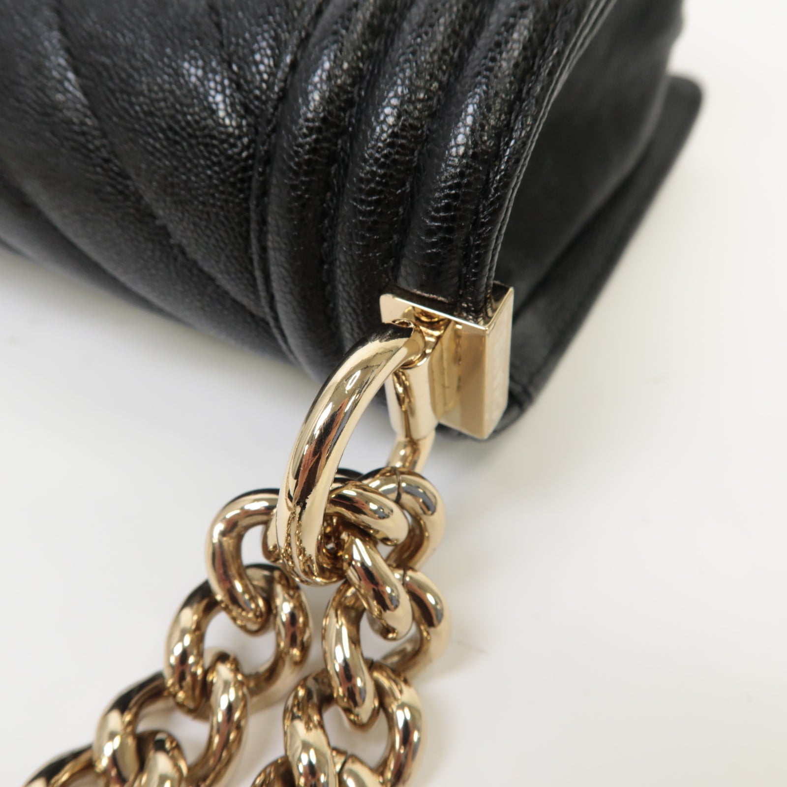 CHANEL 牛皮皮革Boy Chanel金扣鏈帶肩背袋黑色
