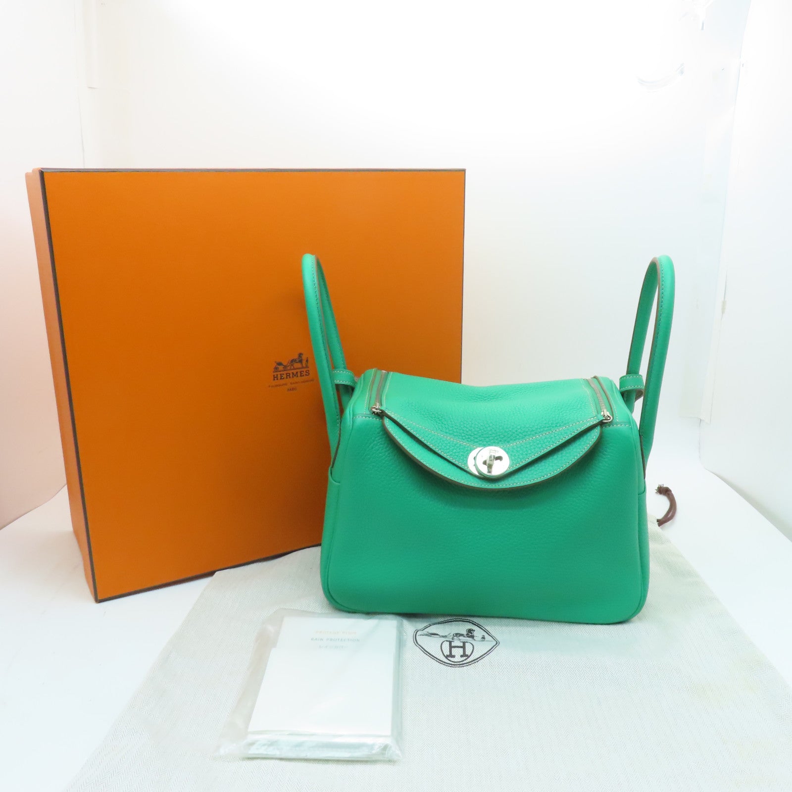 HERMES Clemence leather Lindy 26 silver buckle handle shoulder bag green