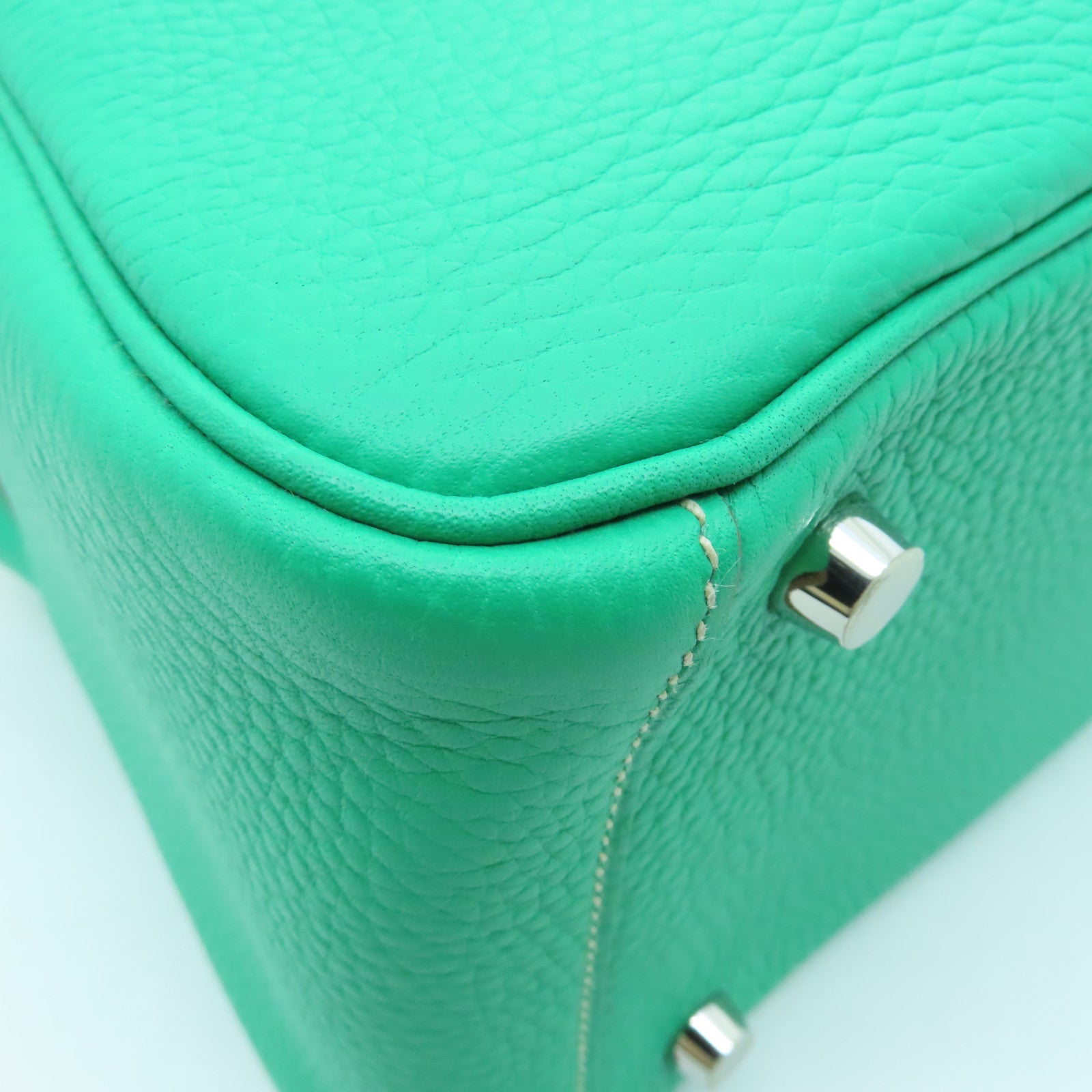 HERMES Clemence leather Lindy 26 silver buckle handle shoulder bag green