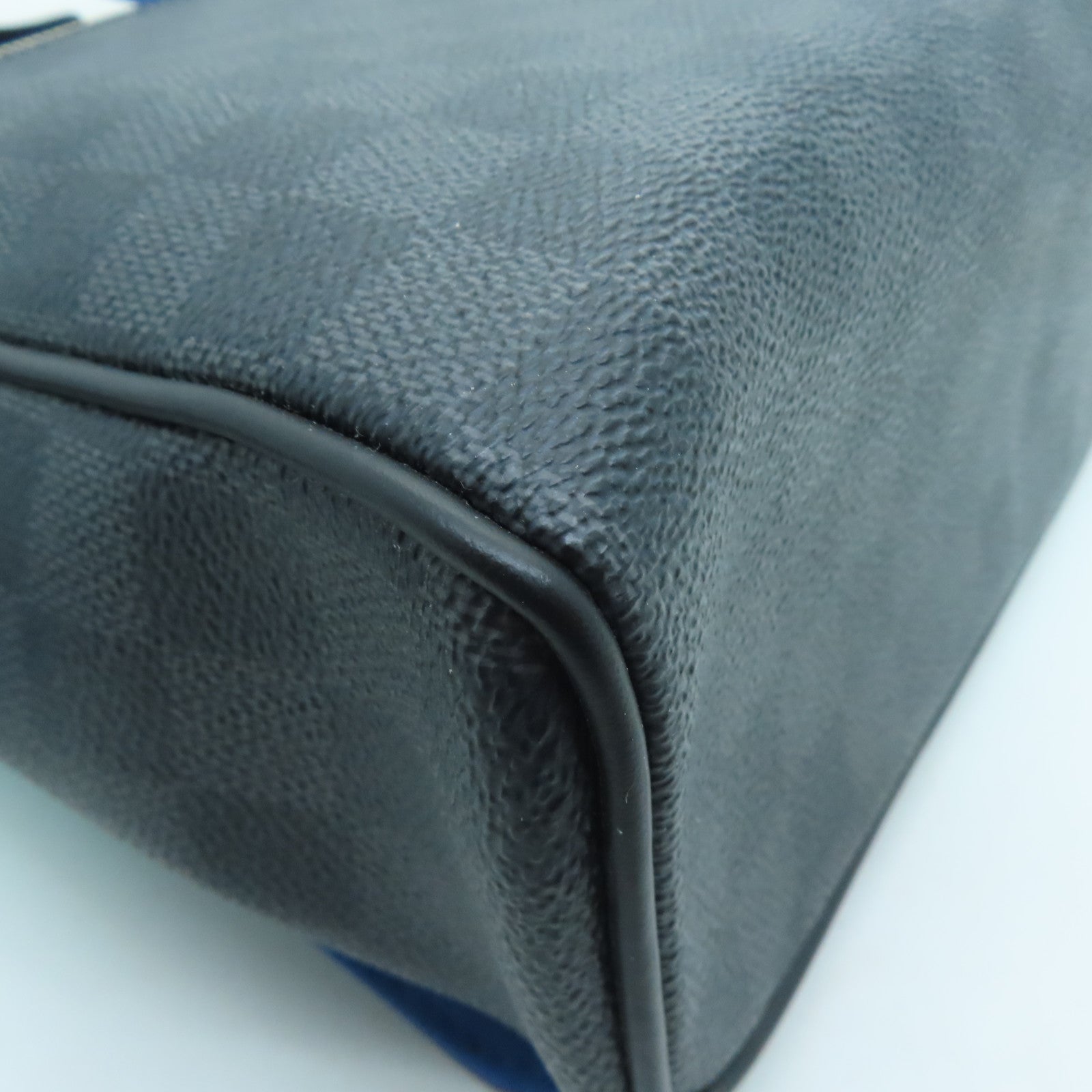 LOUIS VUITTON Damier Graphite District MM銀扣肩背袋黑色/藍色