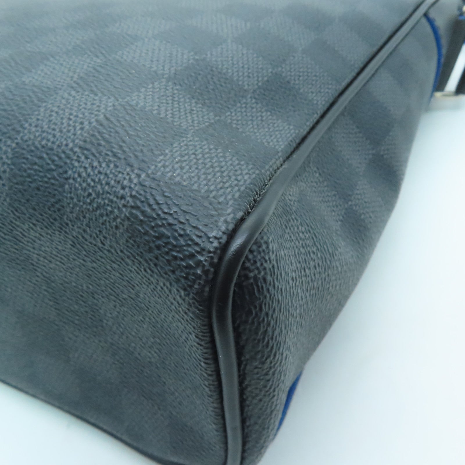 LOUIS VUITTON Damier Graphite District MM銀扣肩背袋黑色/藍色
