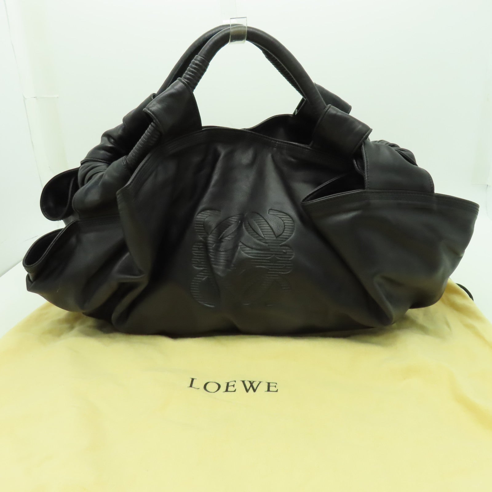 LOEWE 羊皮皮革Nappa Aire Handbag銀扣手挽袋黑色
