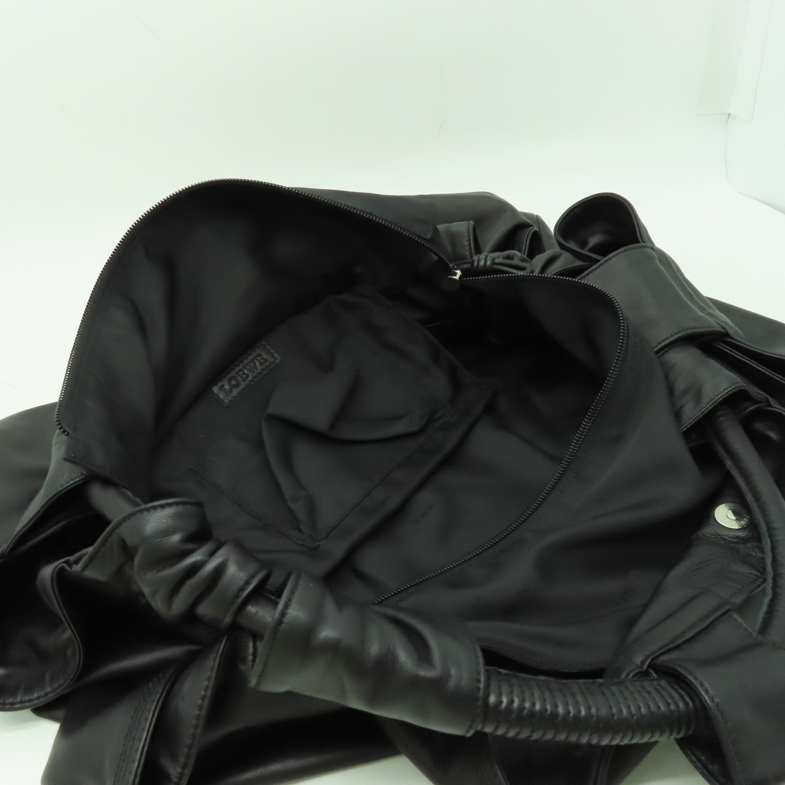 LOEWE 羊皮皮革Nappa Aire Handbag銀扣手挽袋黑色