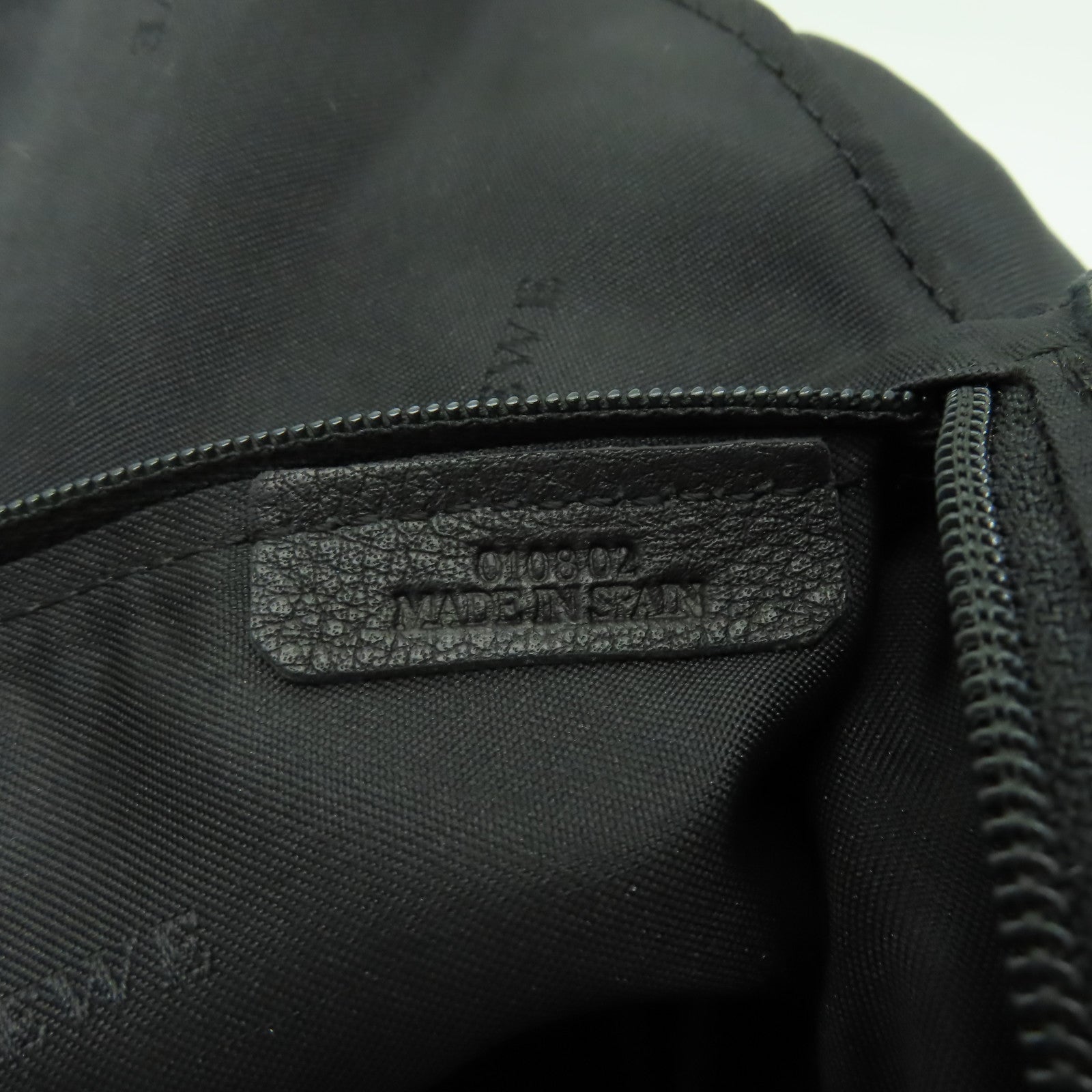 LOEWE 羊皮皮革Nappa Aire Handbag銀扣手挽袋黑色