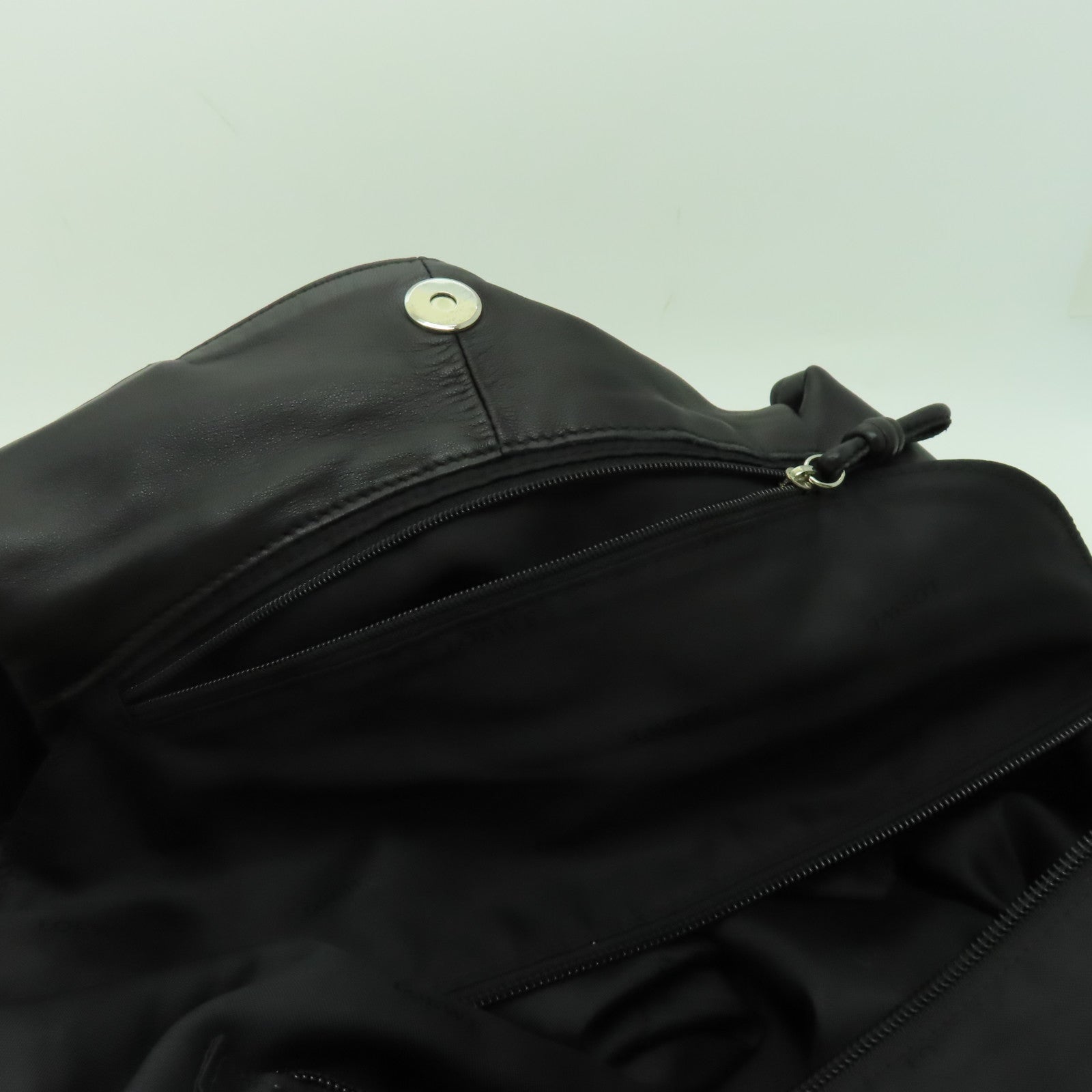 LOEWE 羊皮皮革Nappa Aire Handbag銀扣手挽袋黑色