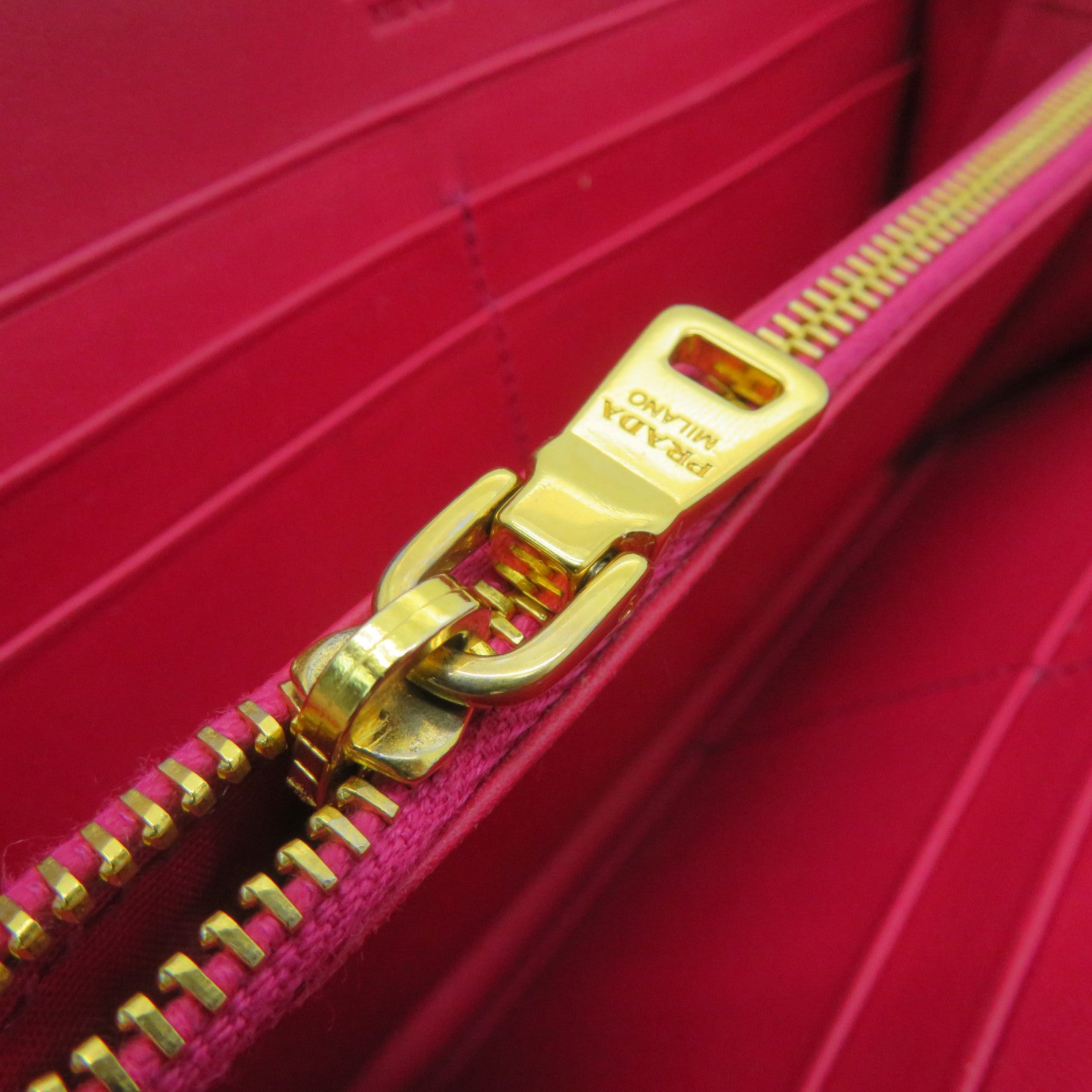 PRADA 【激減優惠】漆皮皮革Long Wallet金扣長錢包紅色