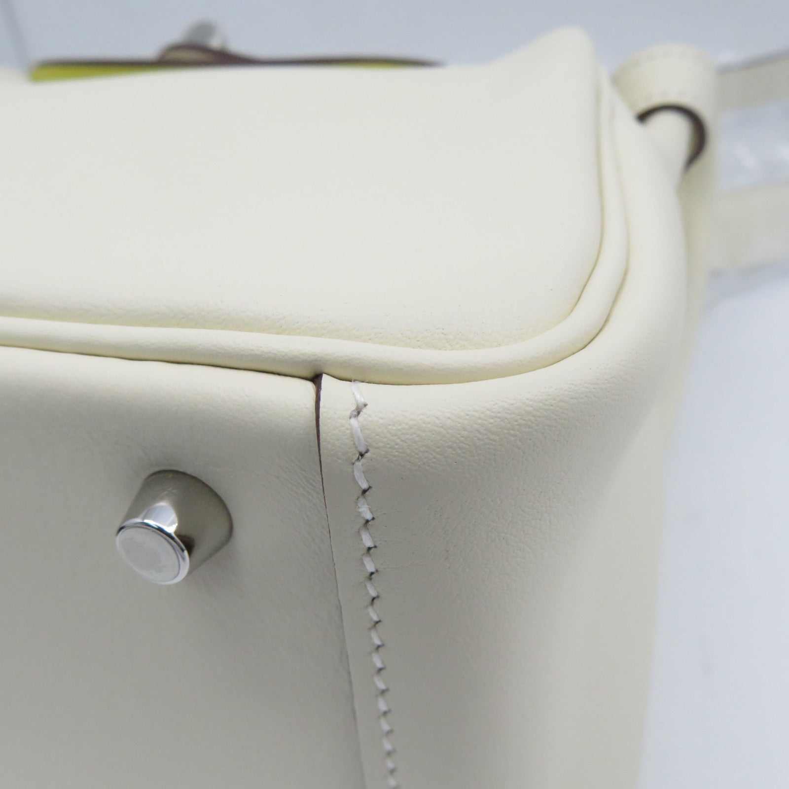 HERMES 【激減優惠】Swift皮革Mini Lindy銀扣肩背袋白色Nata/Lime