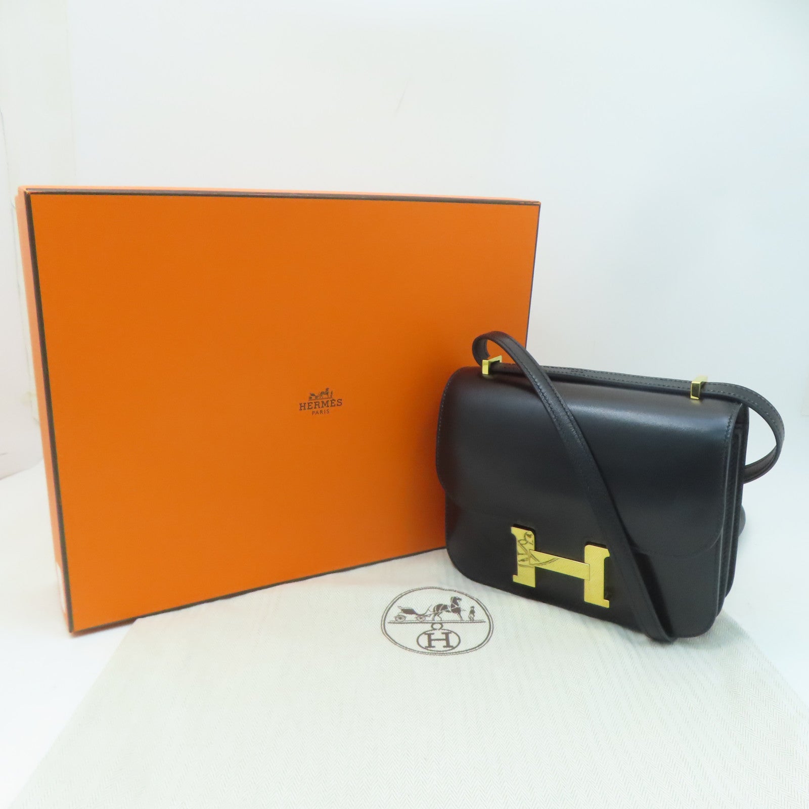 HERMES Box Calf皮革Constance Mini金扣肩背袋黑色