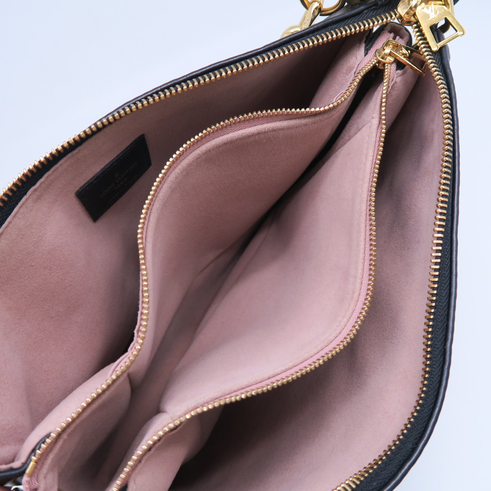 LOUIS VUITTON Monogram Embossed Coussin PM金扣手挽肩背兩用袋黑色