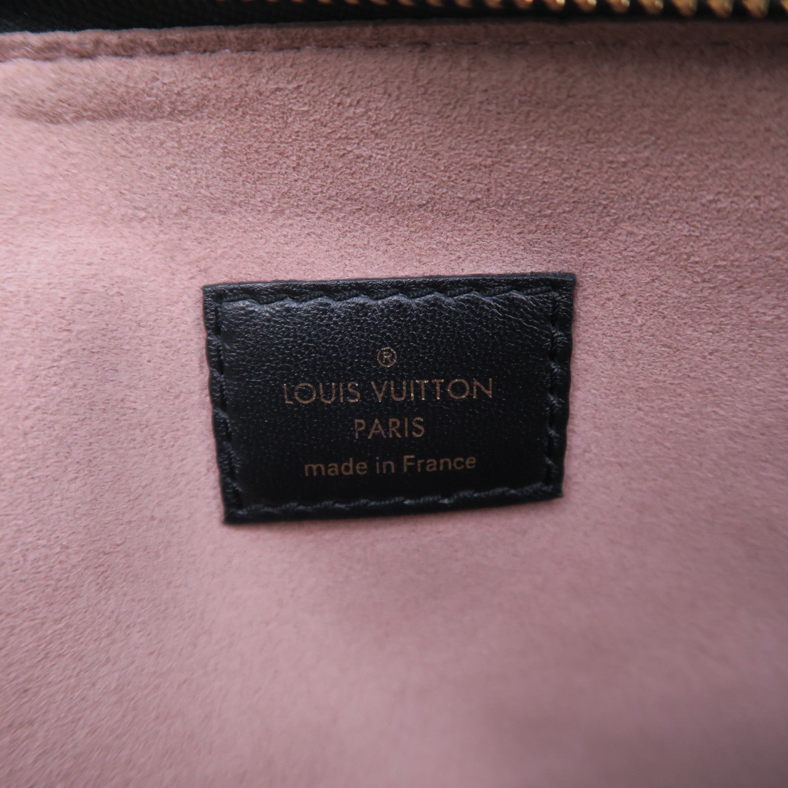LOUIS VUITTON Monogram Embossed Coussin PM金扣手挽肩背兩用袋黑色