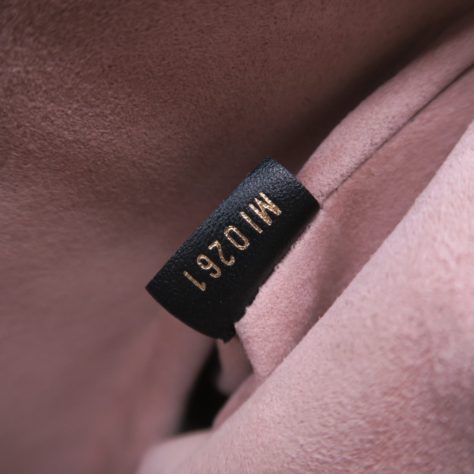 LOUIS VUITTON Monogram Embossed Coussin PM金扣手挽肩背兩用袋黑色