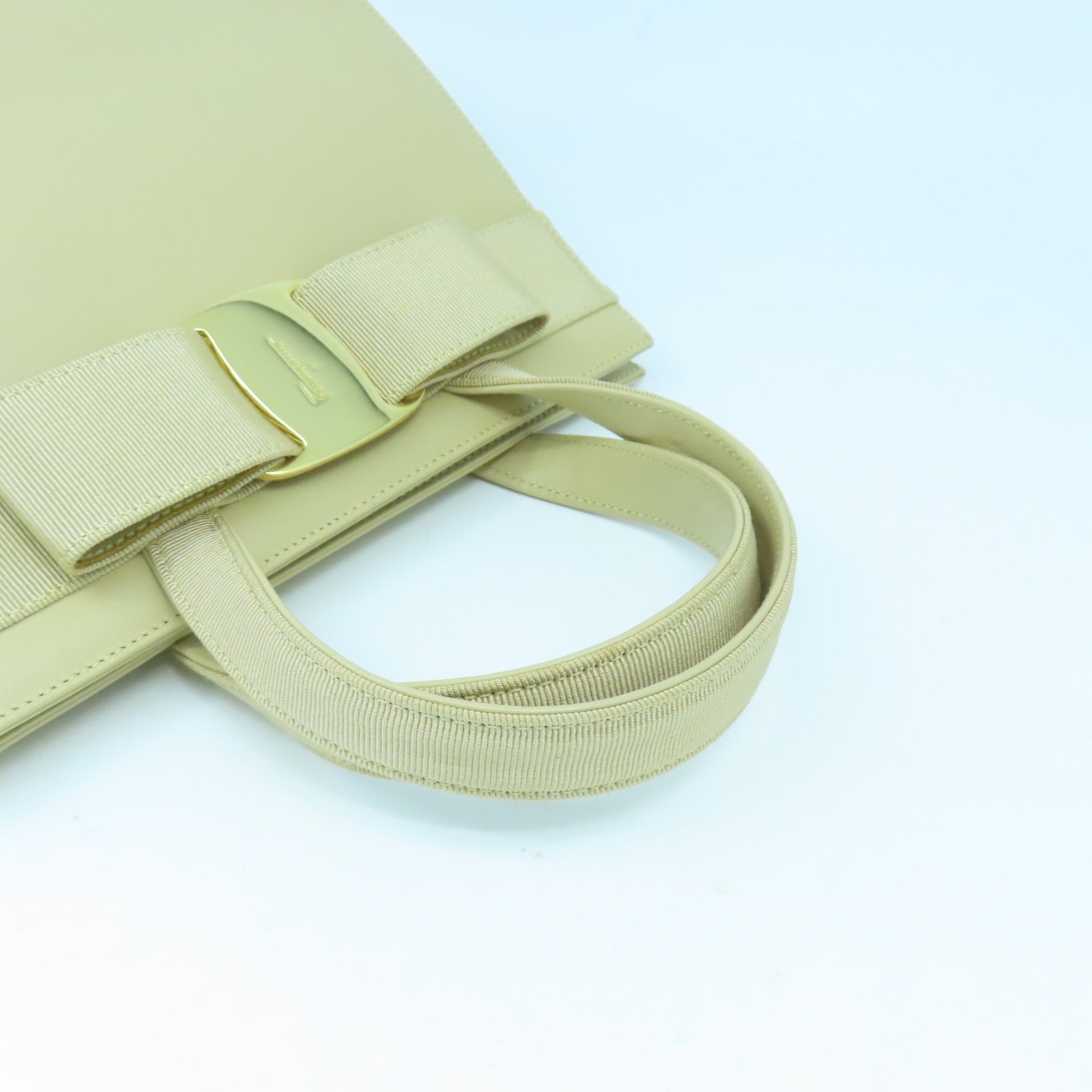 Salvatore Ferragamo 牛皮皮革/帆布Hand Bag金扣手挽袋卡其色