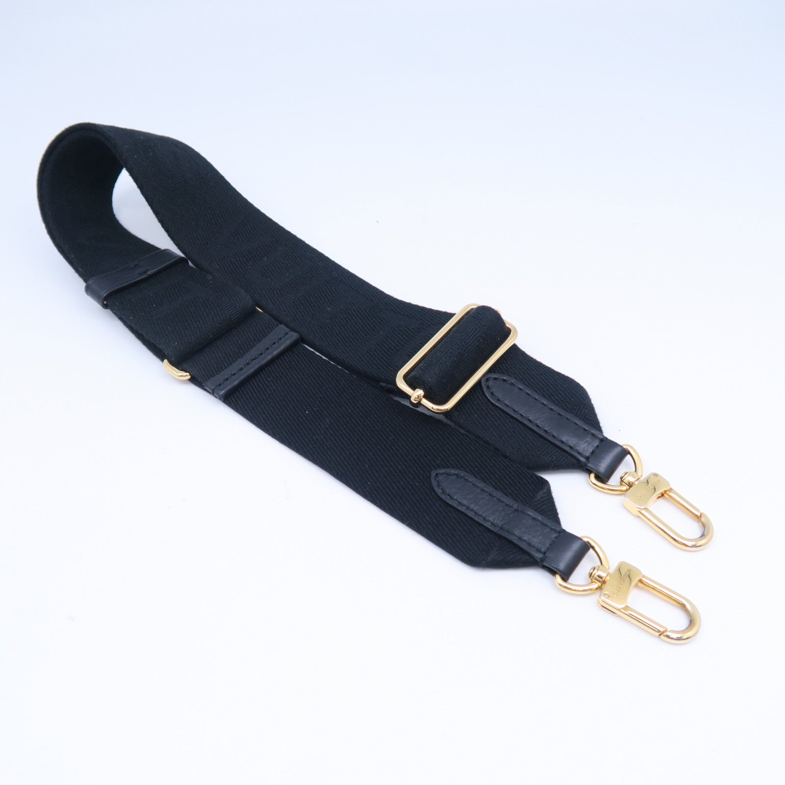 LOUIS VUITTON Monogram Embossed Coussin PM金扣手挽肩背兩用袋黑色