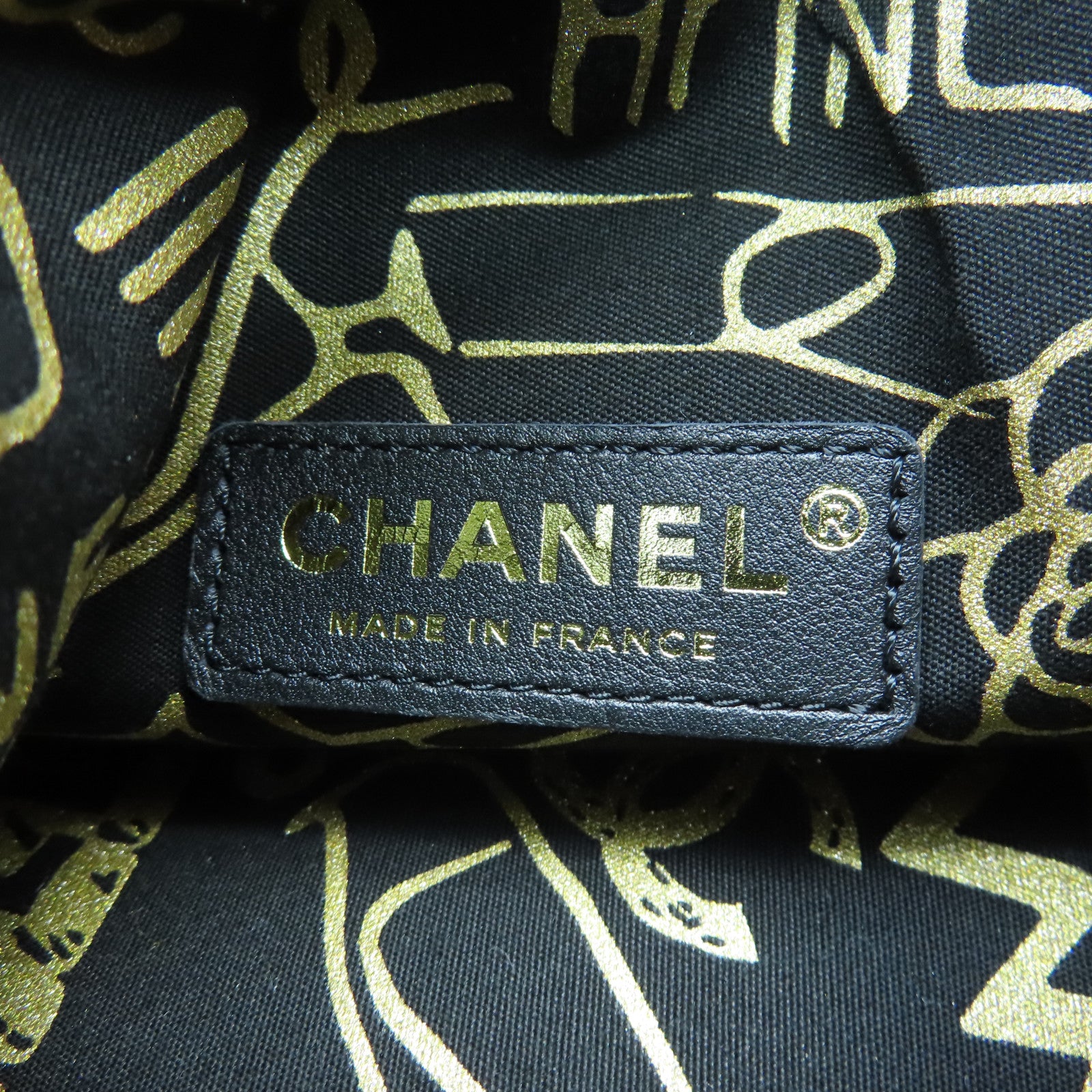 CHANEL 【激減優惠】Metallic羊皮皮革Kheops Pyramid Bag金扣手挽袋金色/黑色