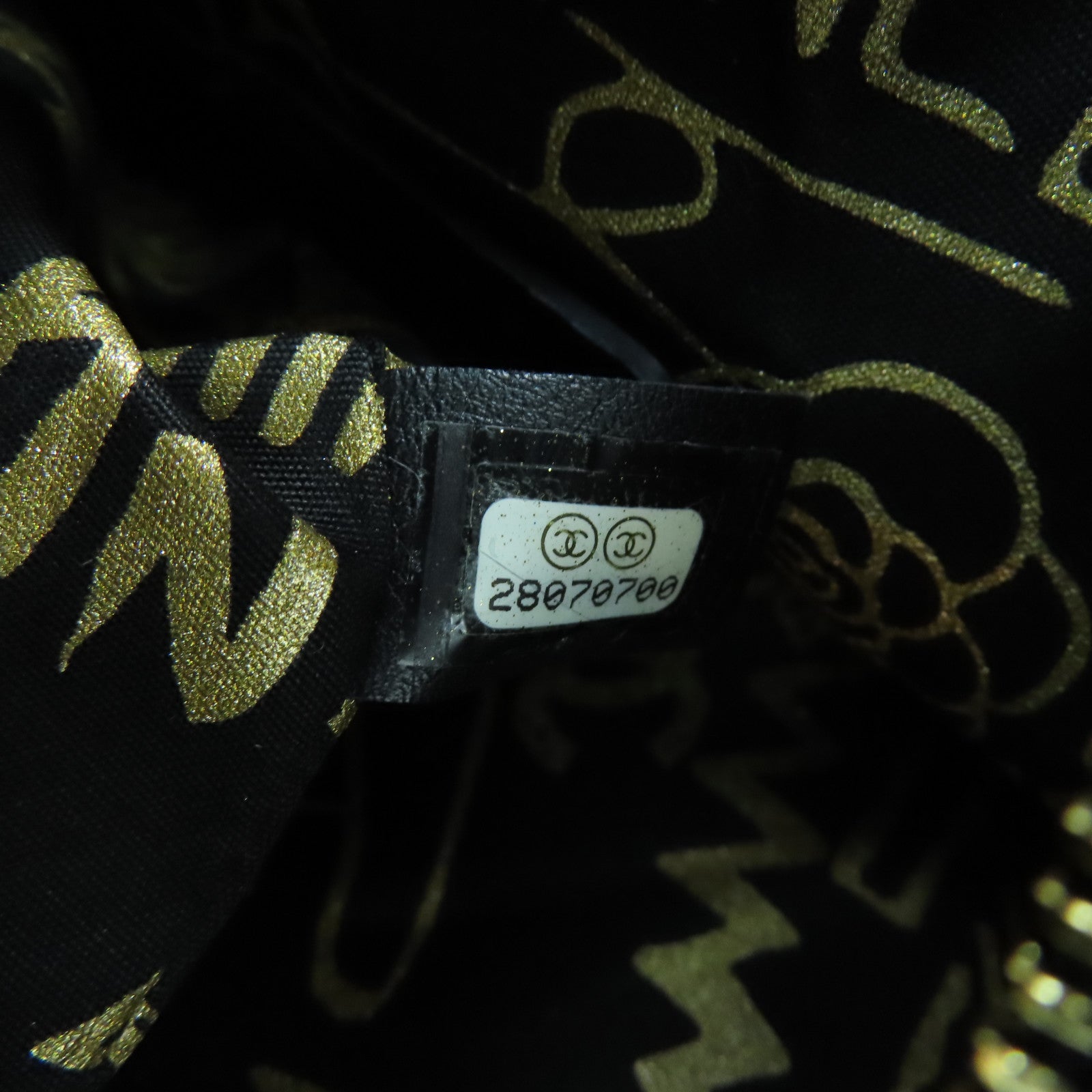 CHANEL 【激減優惠】Metallic羊皮皮革Kheops Pyramid Bag金扣手挽袋金色/黑色