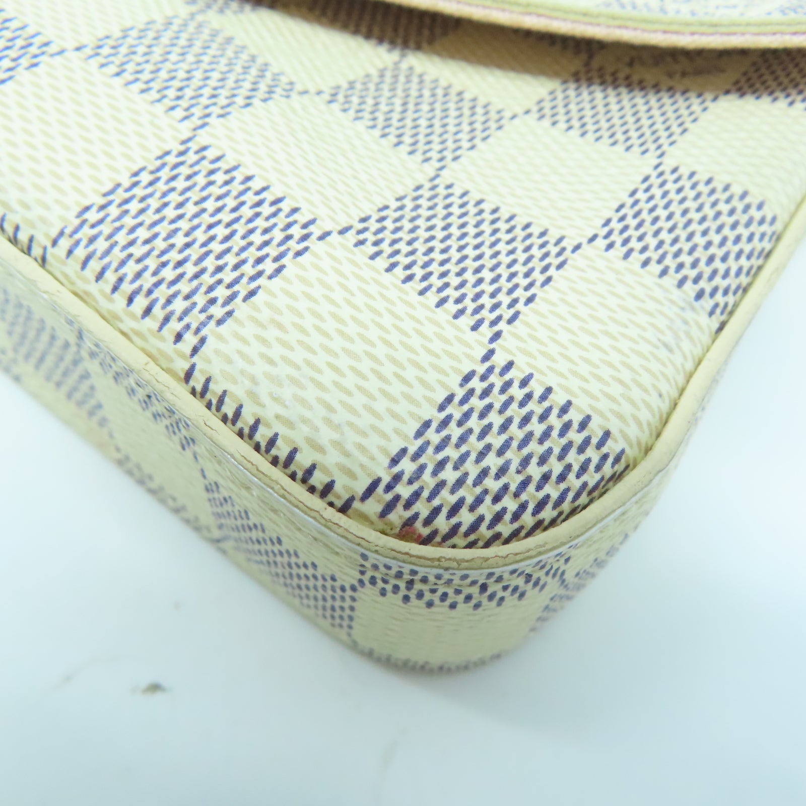 LOUIS VUITTON Damier Azur Felicie Pochette金扣鏈帶肩背袋白色