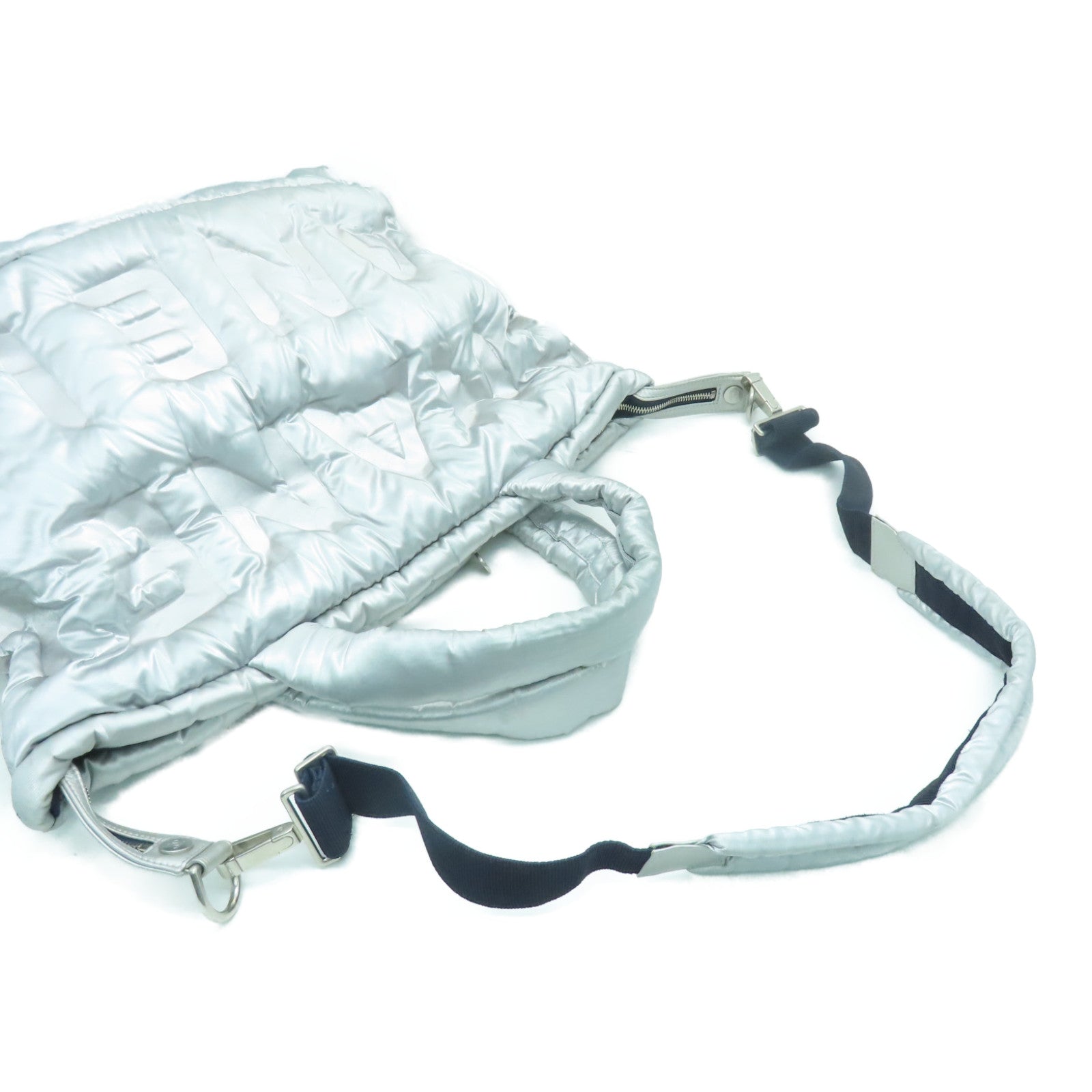 CHANEL 尼龙Doudoune L Zipper 2way Shoulder Bag银扣手挽肩背两用袋银色