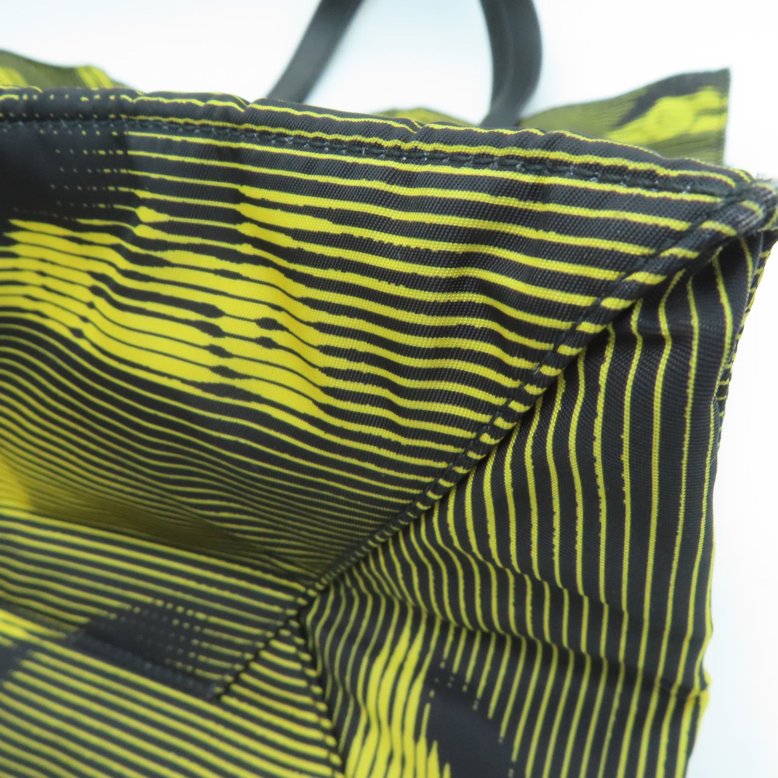 PRADA 尼龙Tote Bag银扣手挽袋黑色/黄色