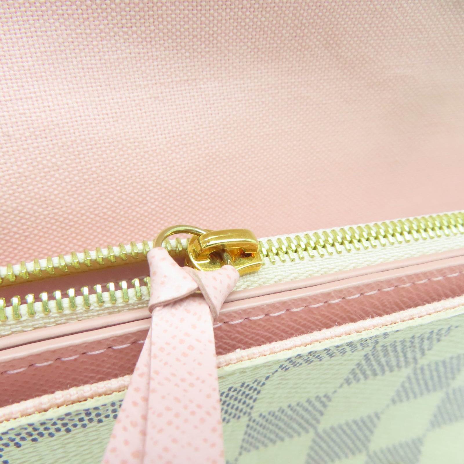 LOUIS VUITTON Damier Azur Felicie Pochette金扣鏈帶肩背袋白色