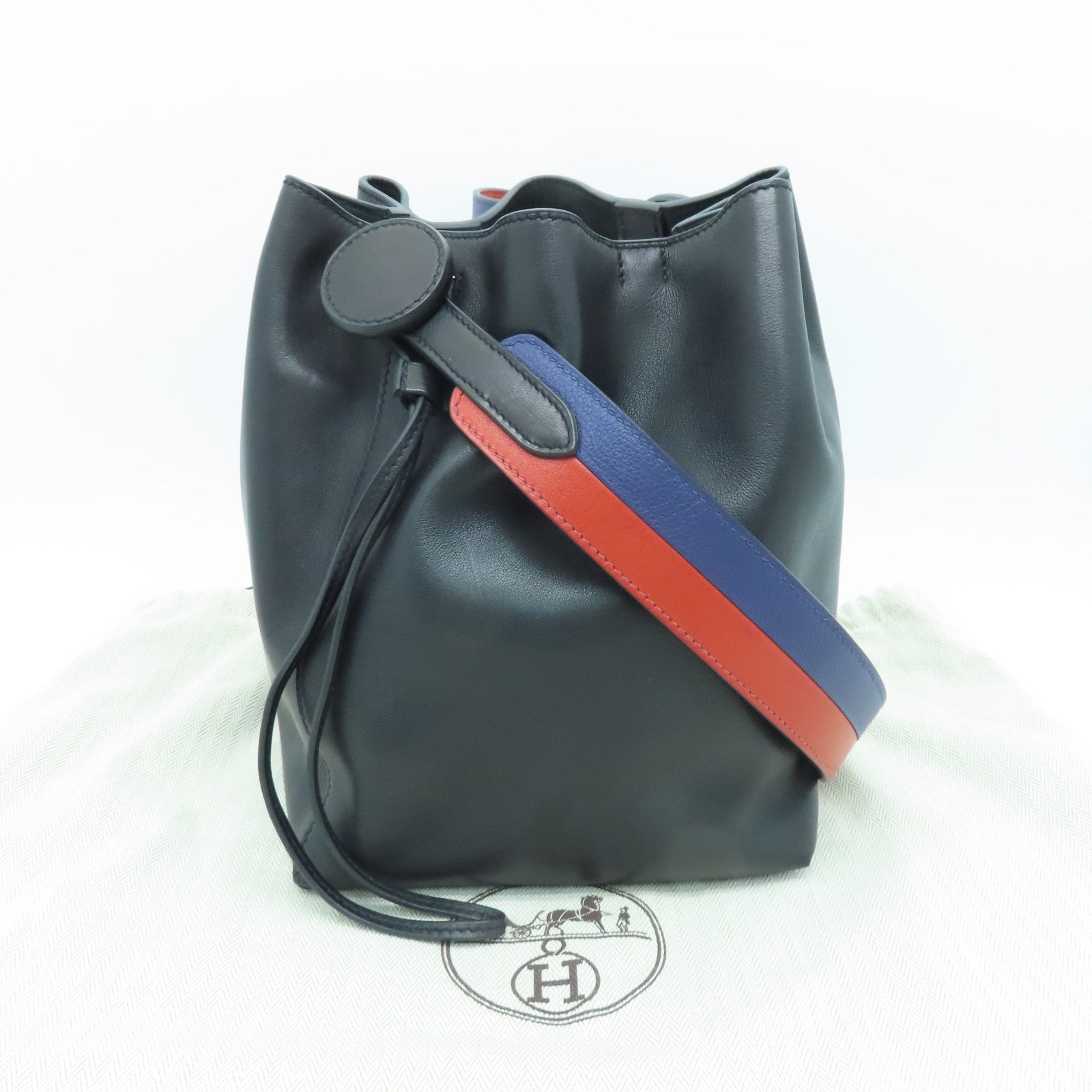 HERMES Volupto皮革Licol 17银扣肩背袋黑色