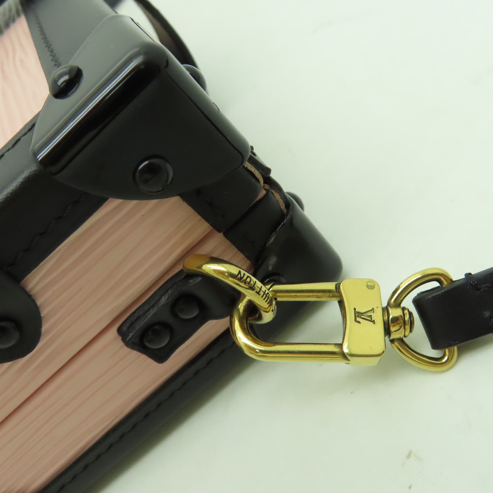 LOUIS VUITTON Epi Petite Malle金扣肩背袋粉紅色/黑色