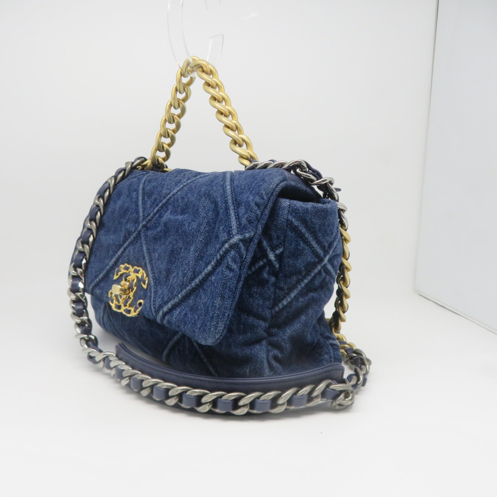 CHANEL Rhombus Denim Chanel 19 Gold Buckle Hand Shoulder Dual-purpose Bag Blue