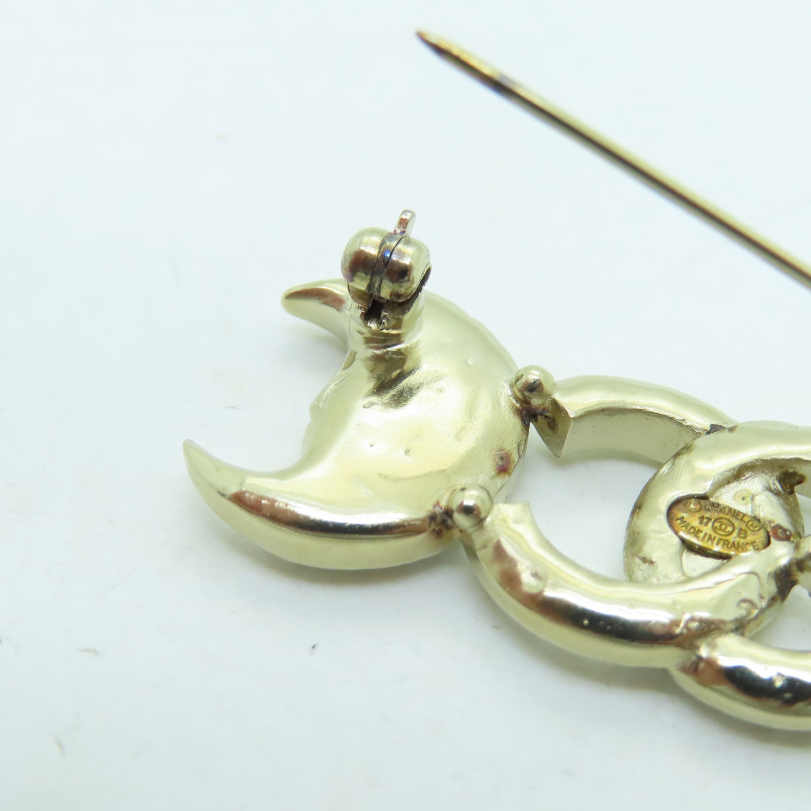 CHANEL Metal Brooch Brooch Gold