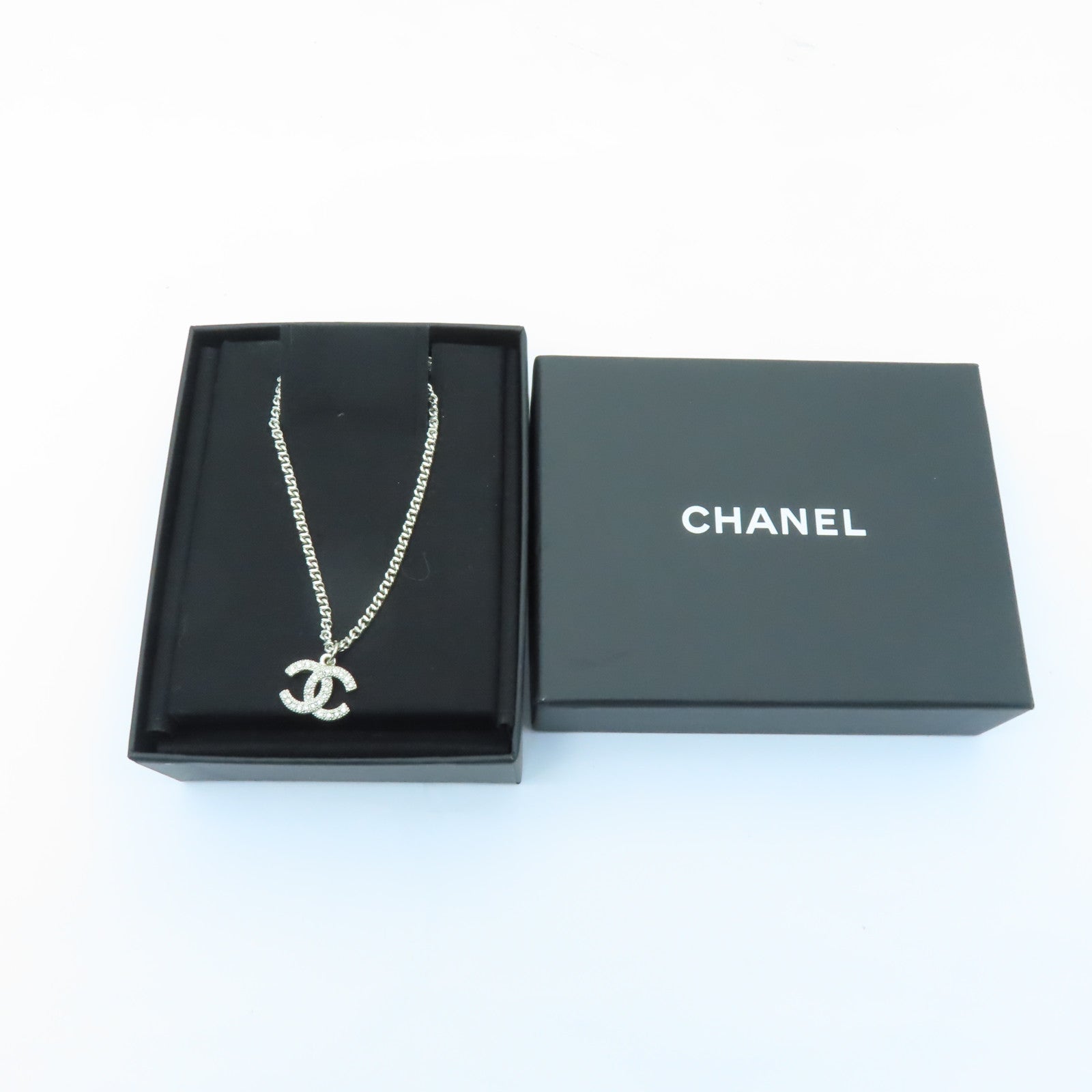 CHANEL 金屬Necklace項鍊銀色/白色