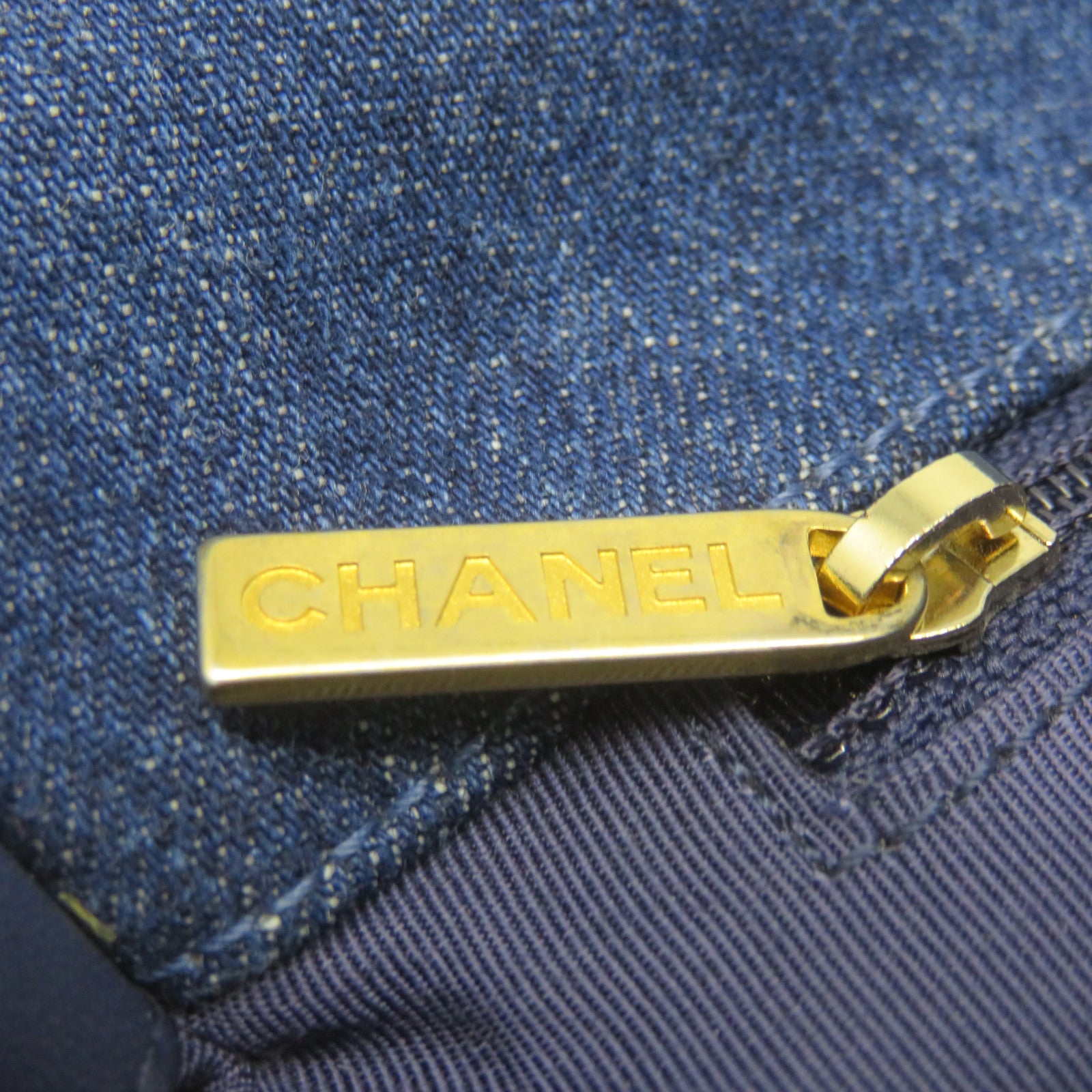 CHANEL Rhombus Denim Chanel 19 Gold Buckle Hand Shoulder Dual-purpose Bag Blue