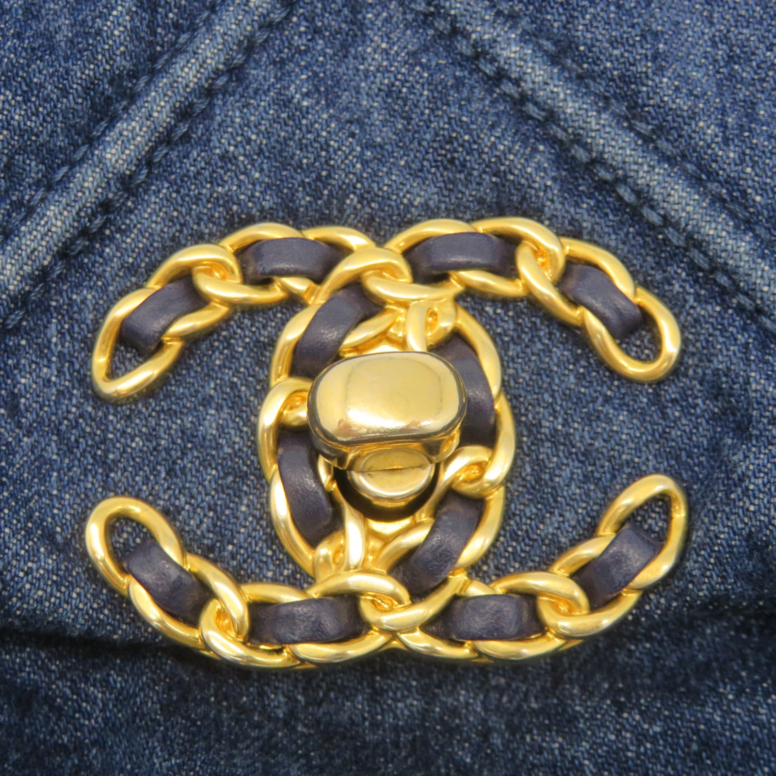 CHANEL Rhombus Denim Chanel 19 Gold Buckle Hand Shoulder Dual-purpose Bag Blue
