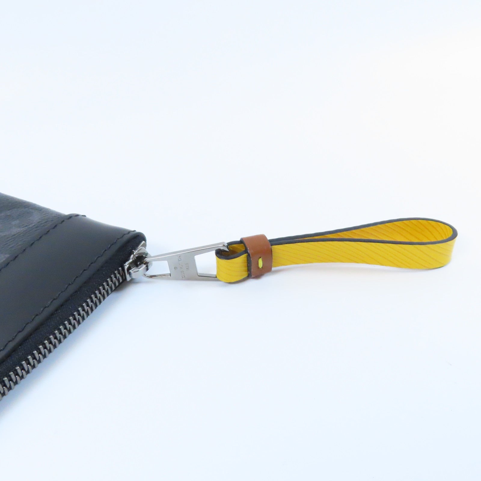 LOUIS VUITTON Monogram Eclipse Pochette Discovery銀扣手拿包黑色