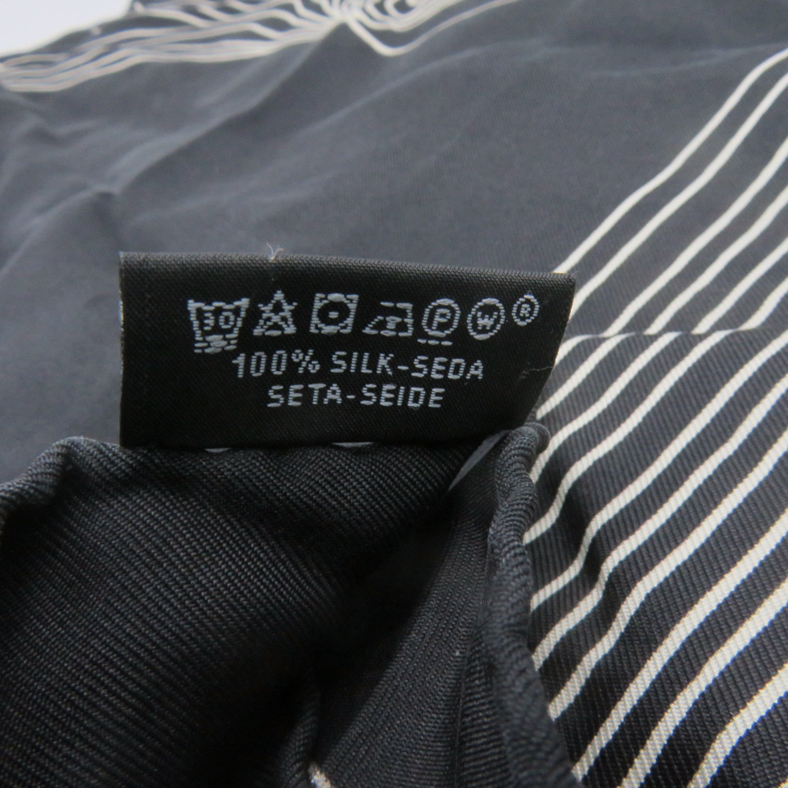 HERMES 絲質Scarf 90x90絲巾黑色/白色