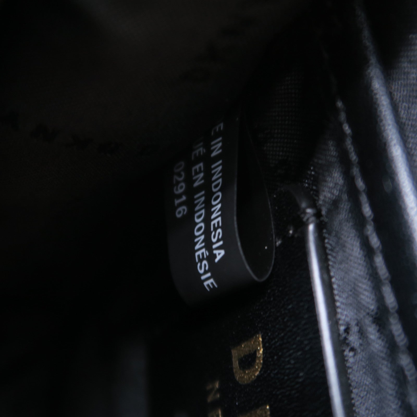 DKNY 牛皮皮革Shoulder Bag金扣鏈帶肩背袋米色/啡色/黑色