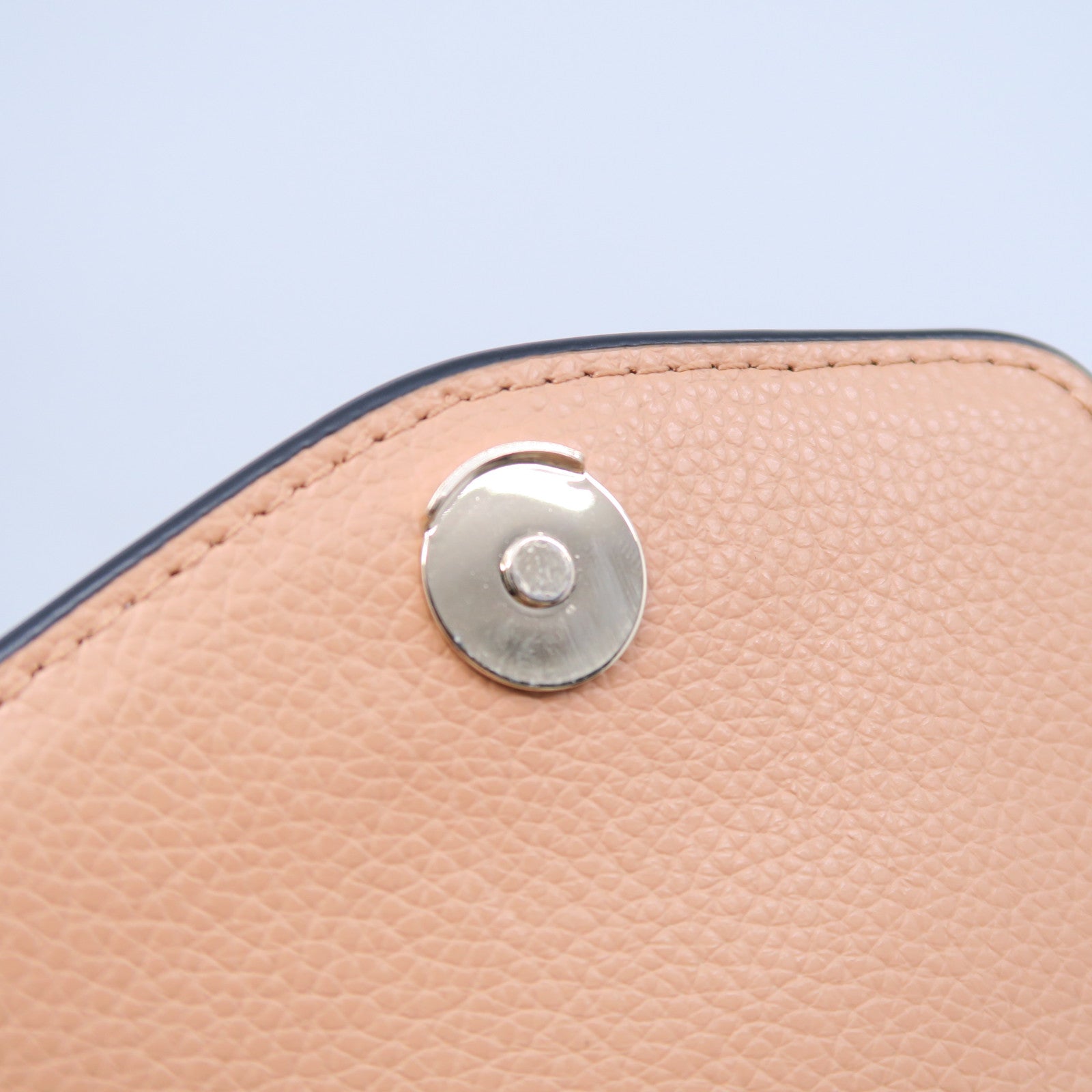DKNY 牛皮皮革Shoulder Bag金扣鏈帶肩背袋米色/啡色/黑色