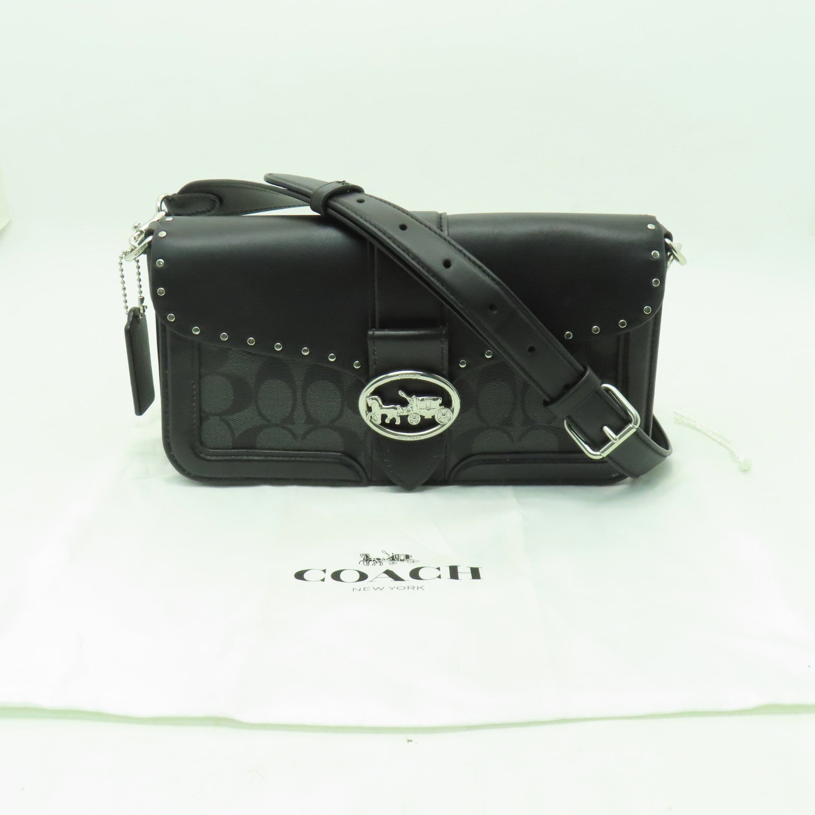 COACH 塗層帆布/皮革Shoulder Bag銀扣肩背袋黑色