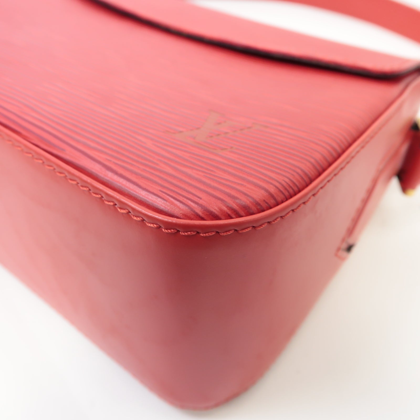 LOUIS VUITTON Epi Busy Bag金扣肩背袋紅色
